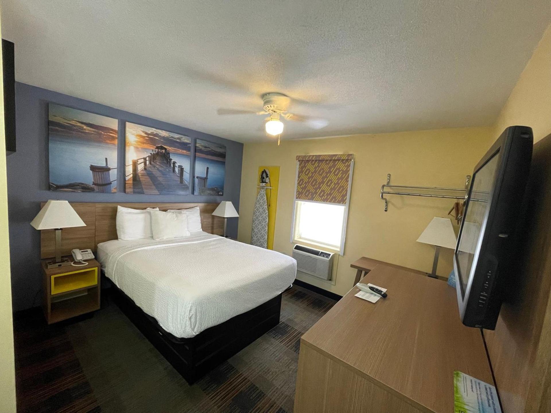 Days Inn by Wyndham Holladay photo 59