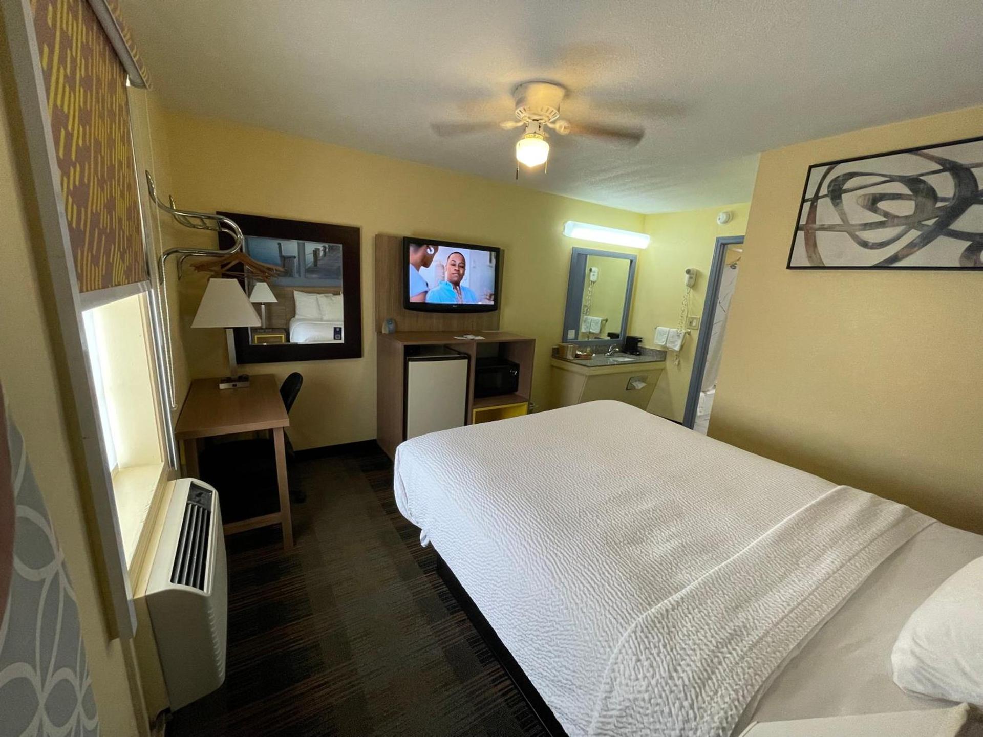 Days Inn by Wyndham Holladay photo 60