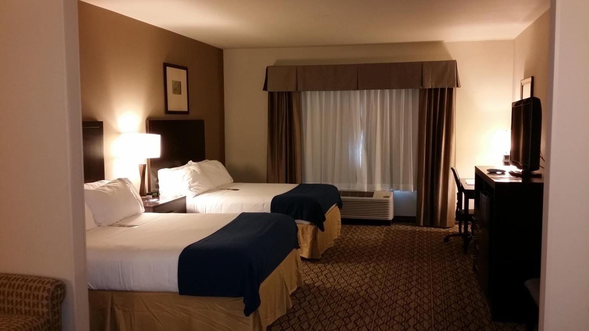 Holiday Inn Express & Suites Deming Mimbres Valley by IHG photo 9