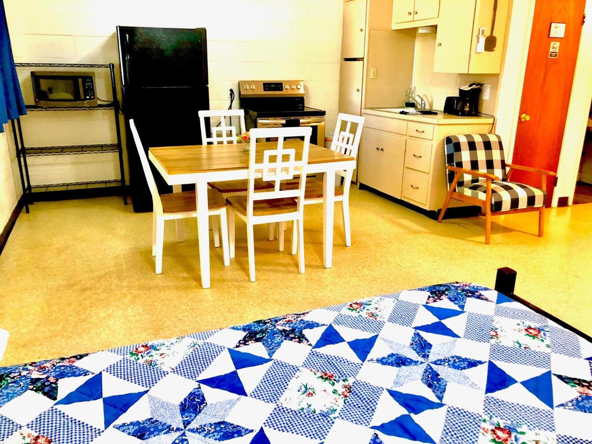 Oasis Lake Buchanan photo 33