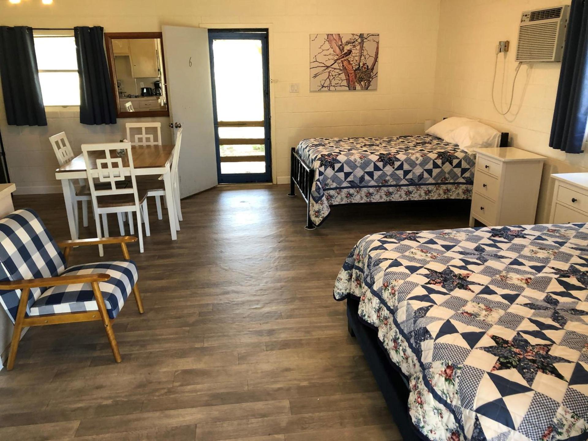 Oasis Lake Buchanan photo 40