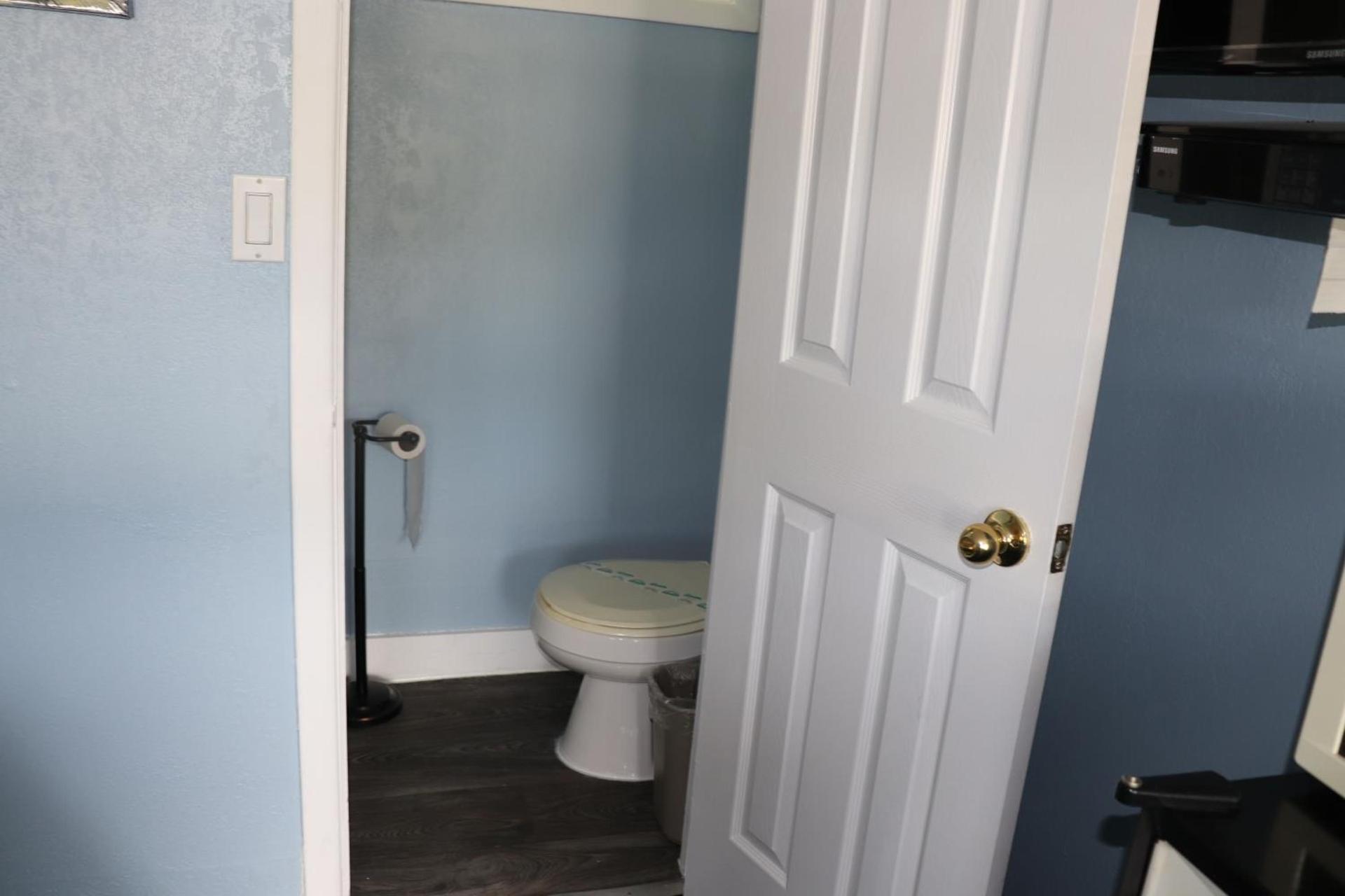 Hitching Post Motel photo 44