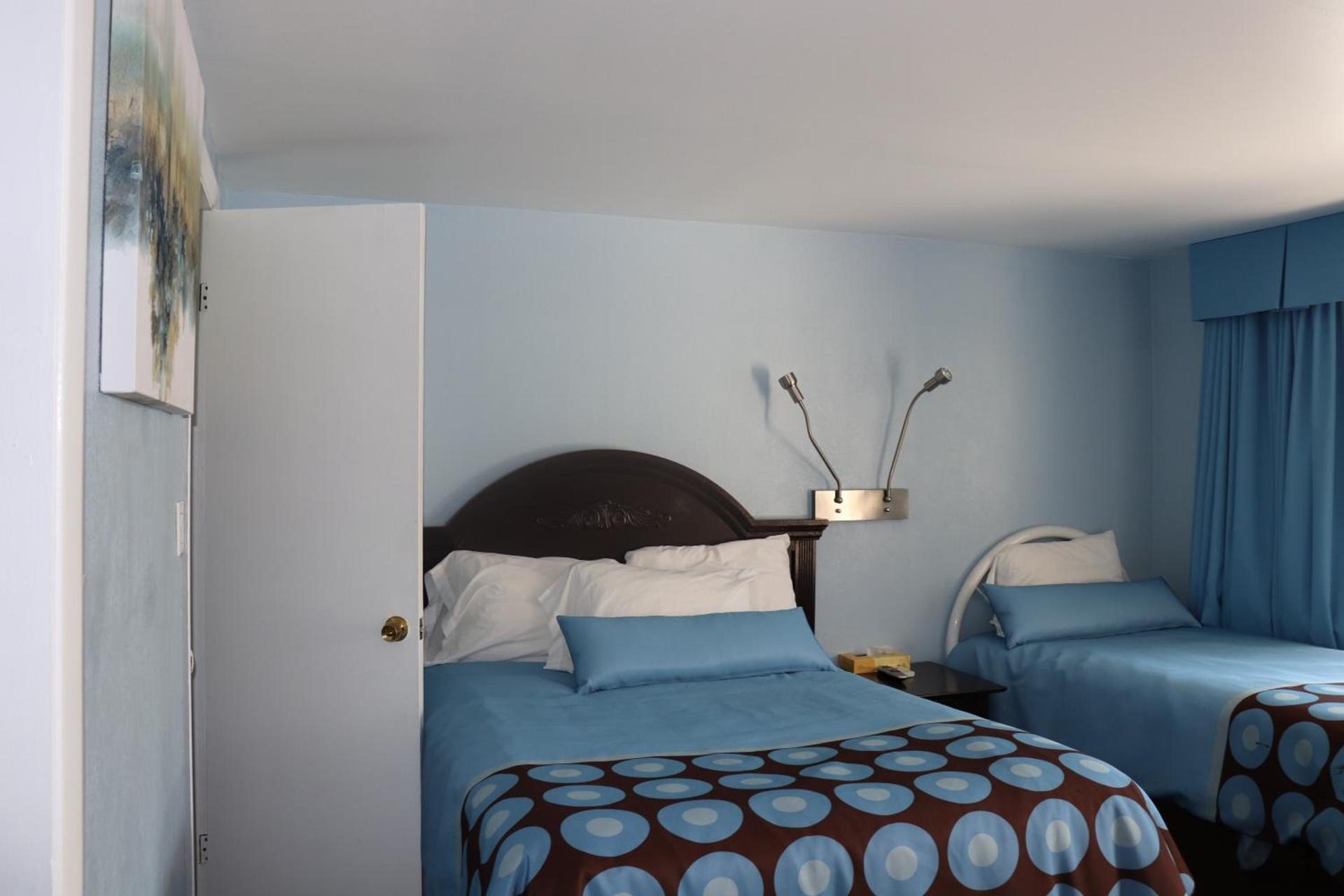 Hitching Post Motel photo 10