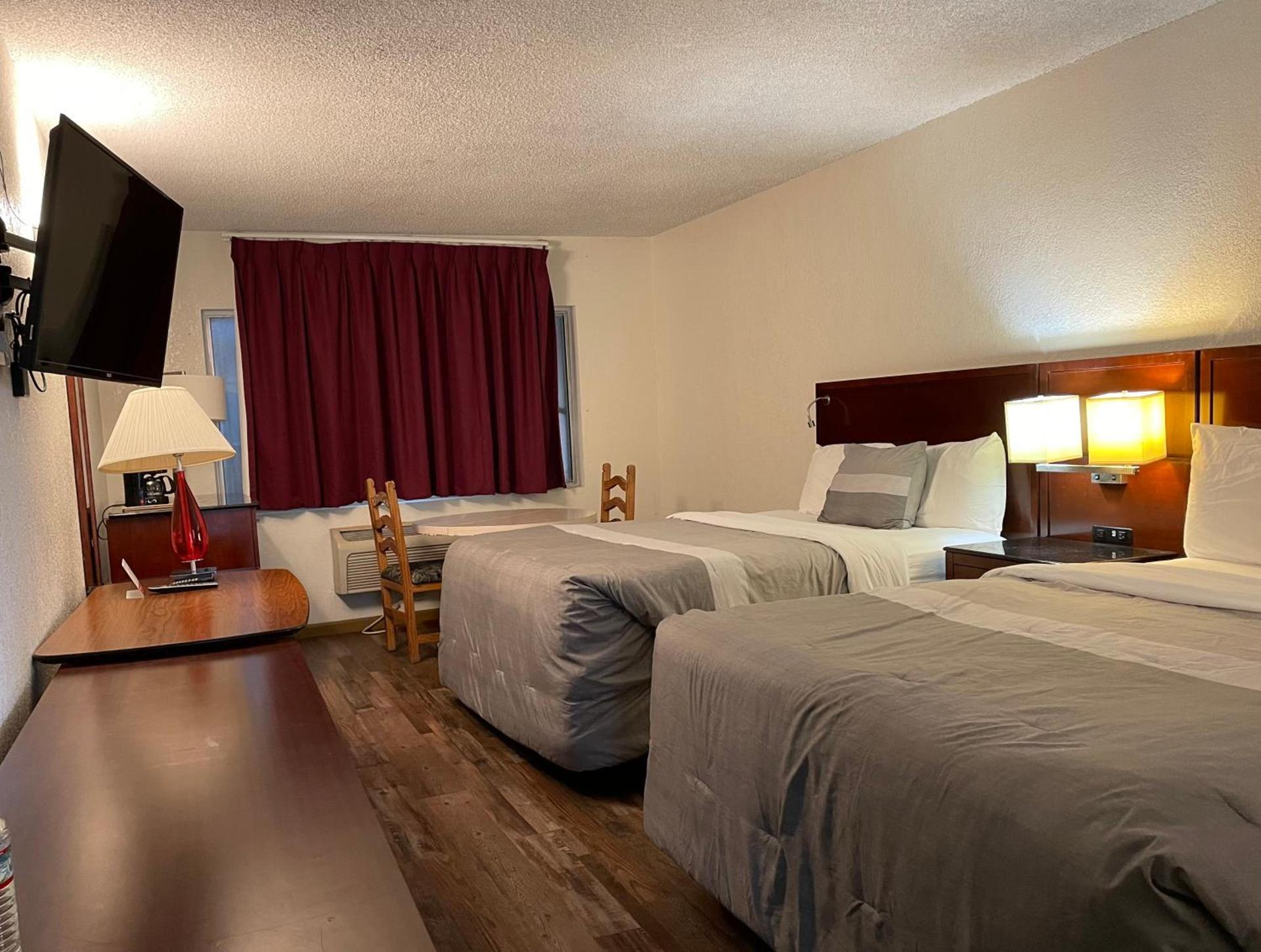 Travelers Beach Inn photo 13