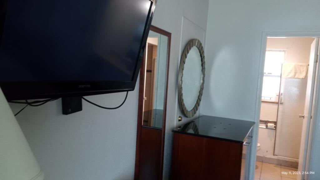 Travelers Beach Inn photo 17