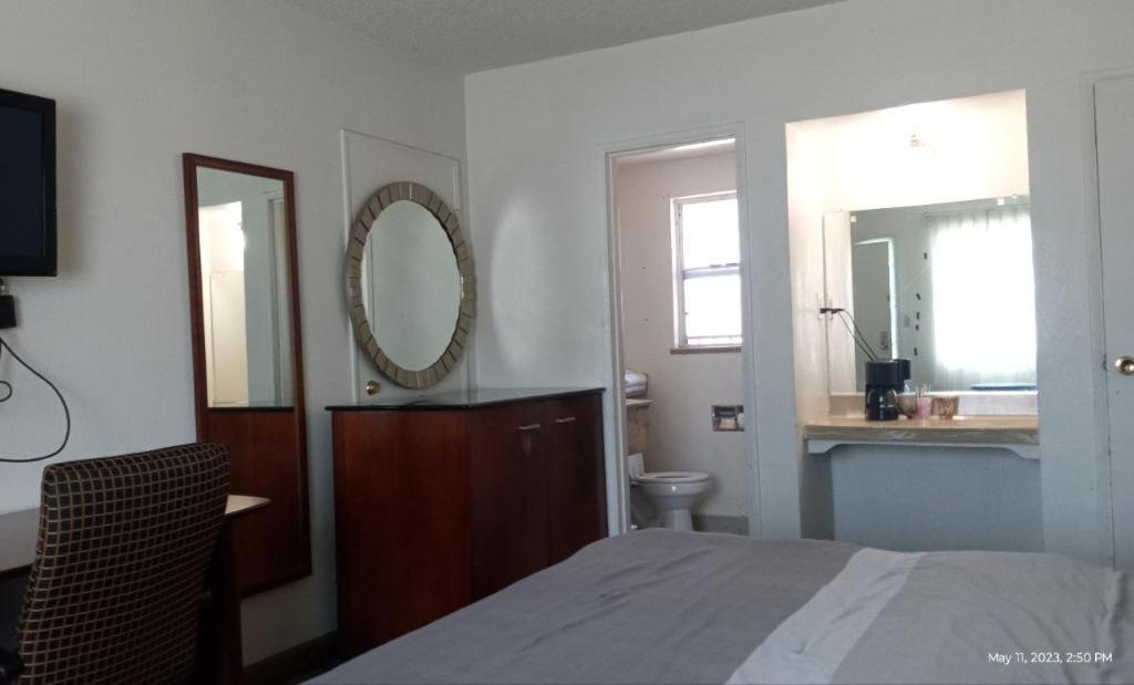 Travelers Beach Inn photo 14
