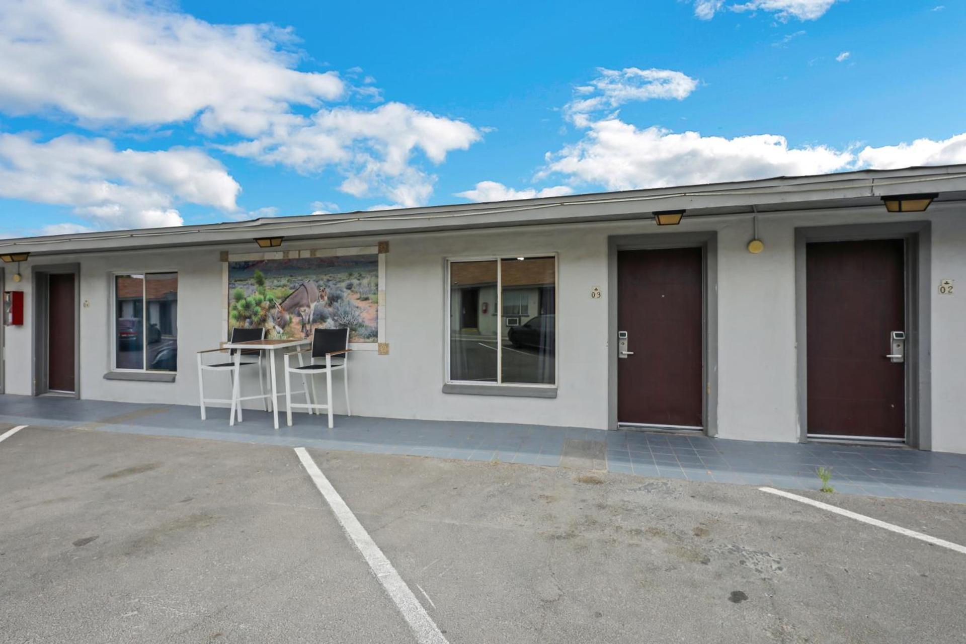 Desert Moon Motel photo 19