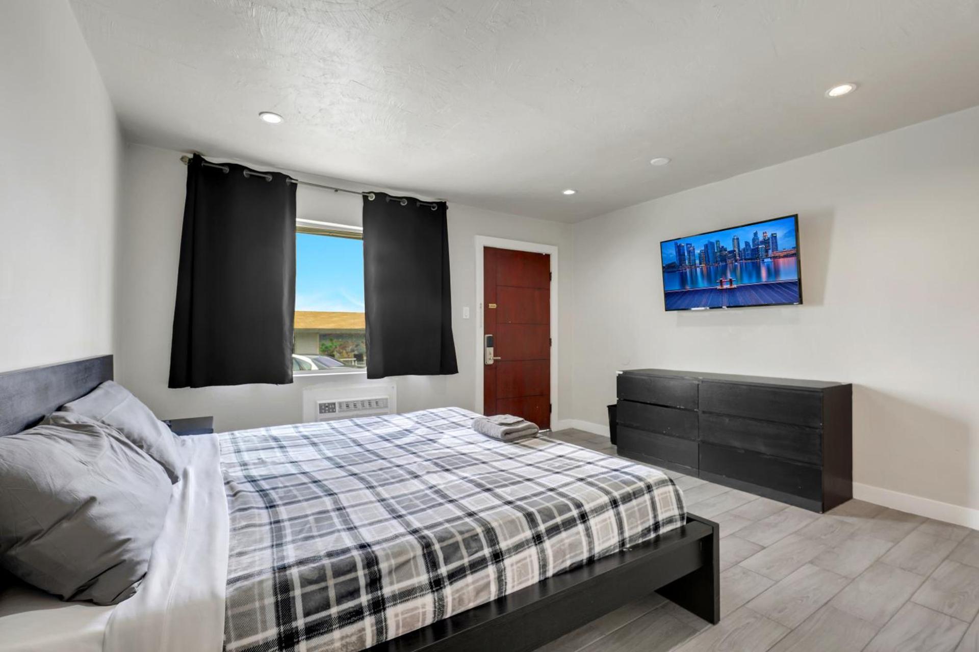 Desert Moon Motel photo 30