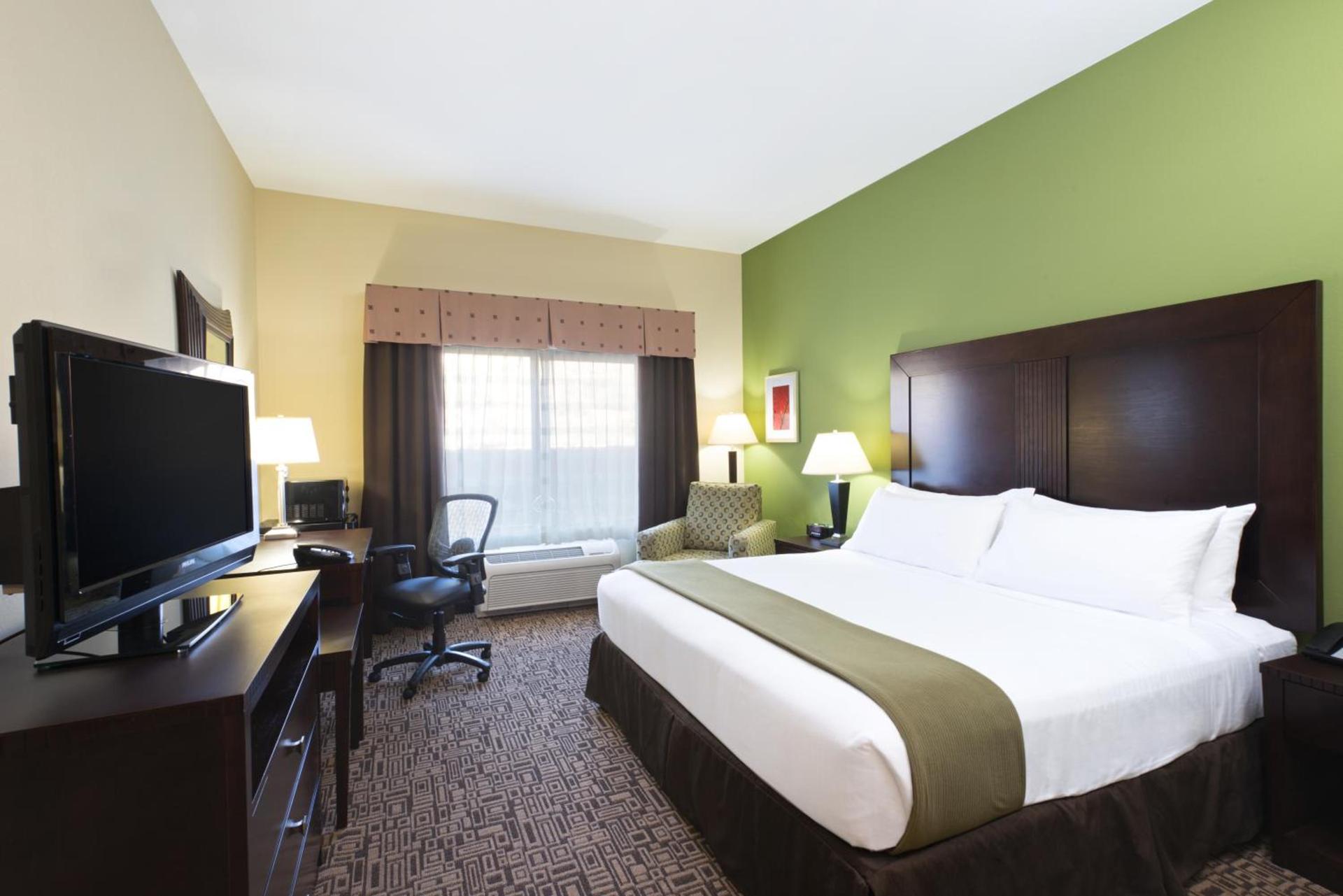 Holiday Inn Express & Suites Richfield by IHG photo 2