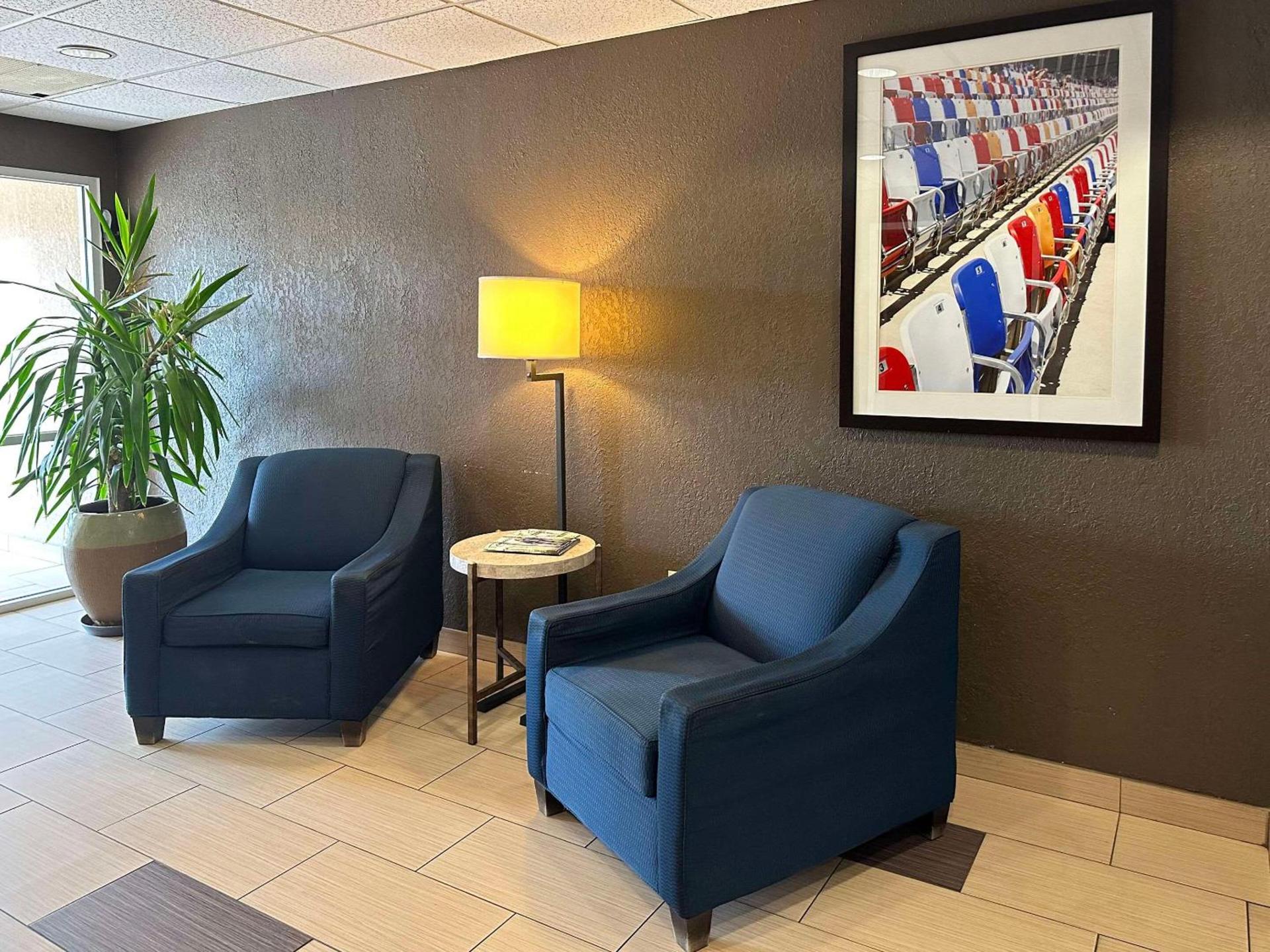 Charlotte Suites by IHG photo 3