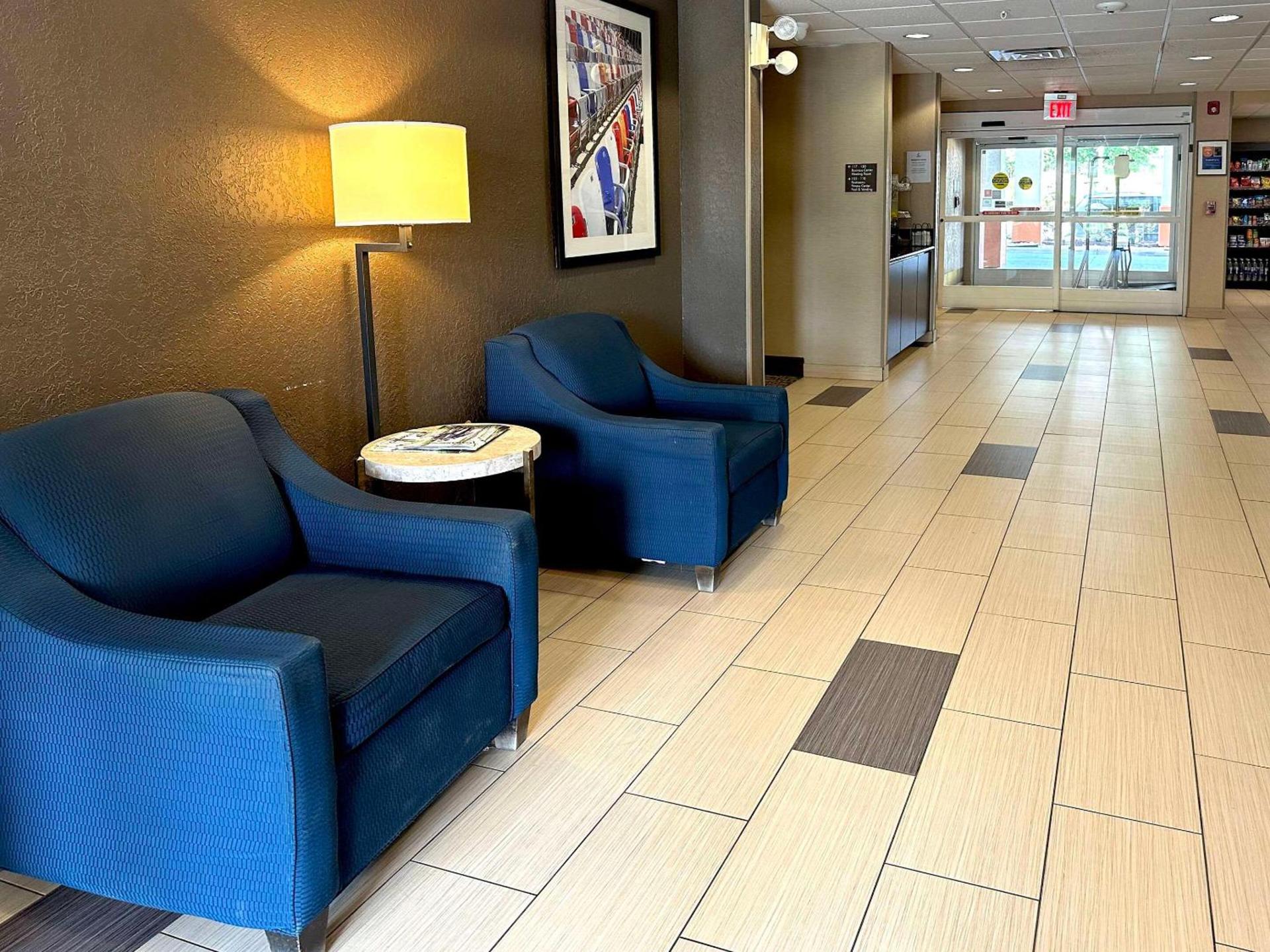 Charlotte Suites by IHG photo 4