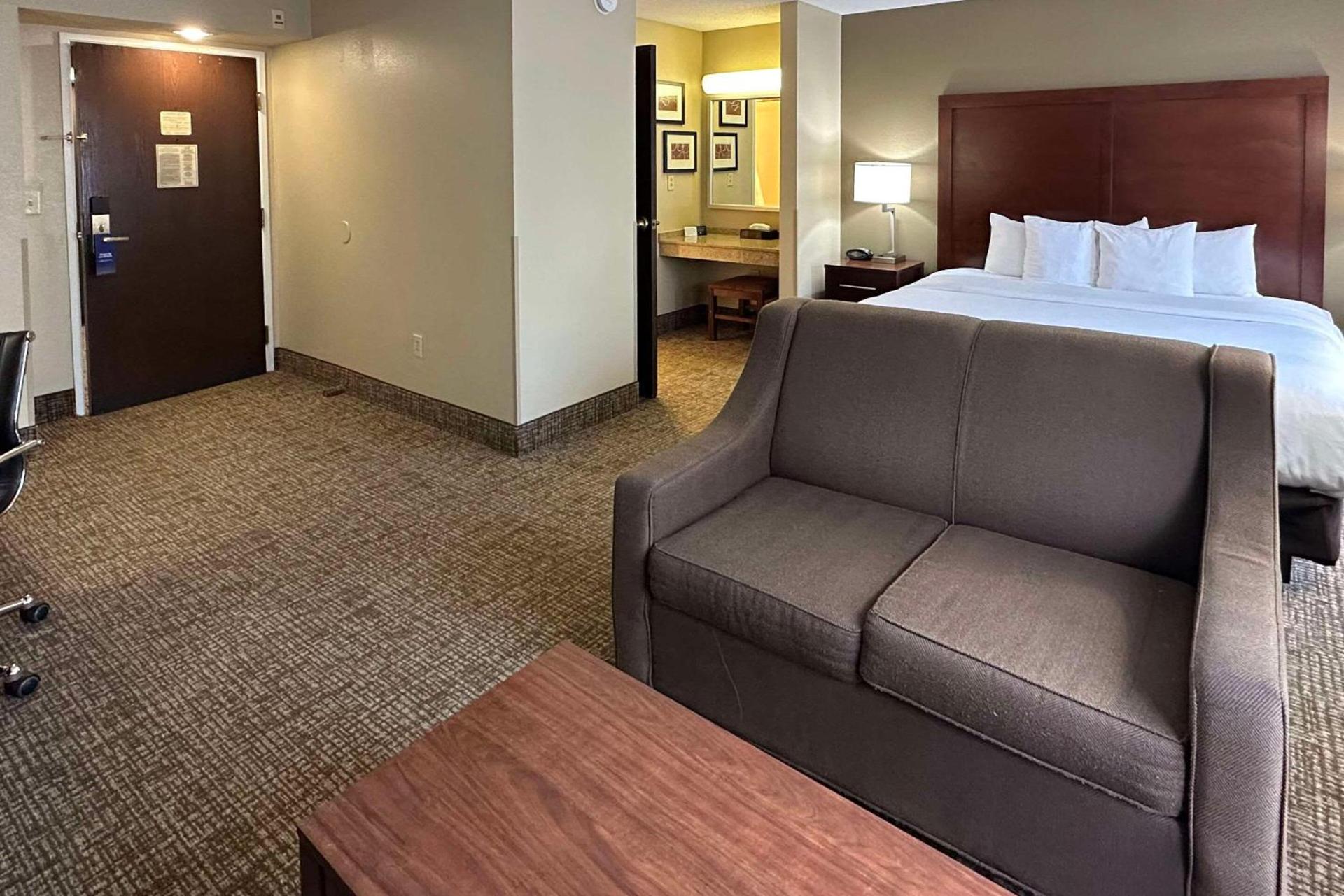 Charlotte Suites by IHG photo 7