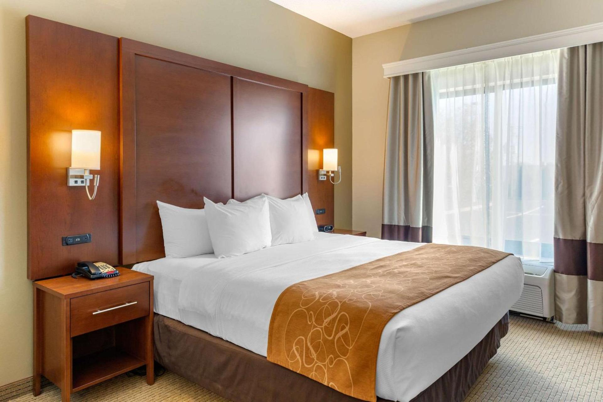 Comfort Suites Lancaster Amish Country photo 11