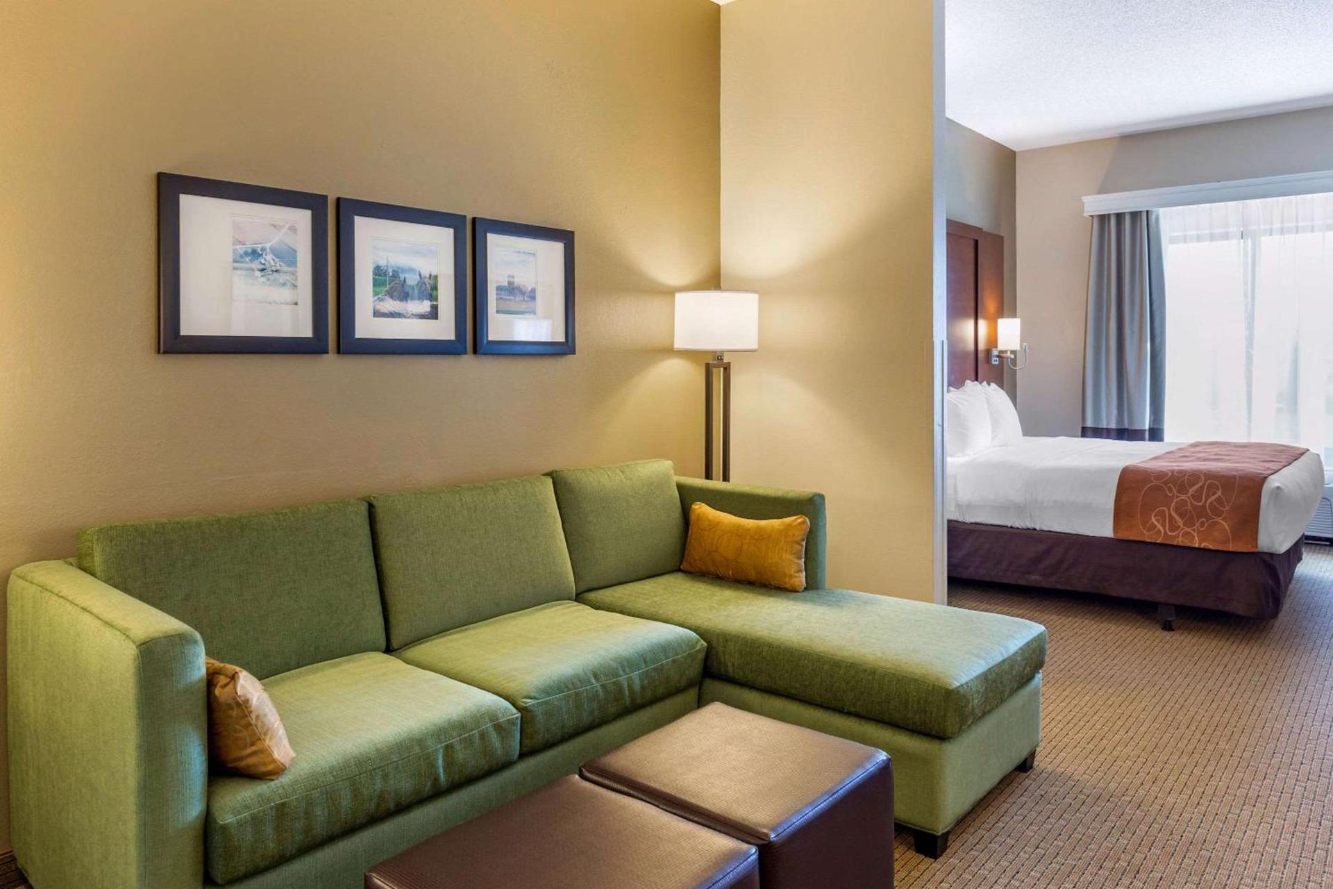 Comfort Suites Lancaster Amish Country photo 12