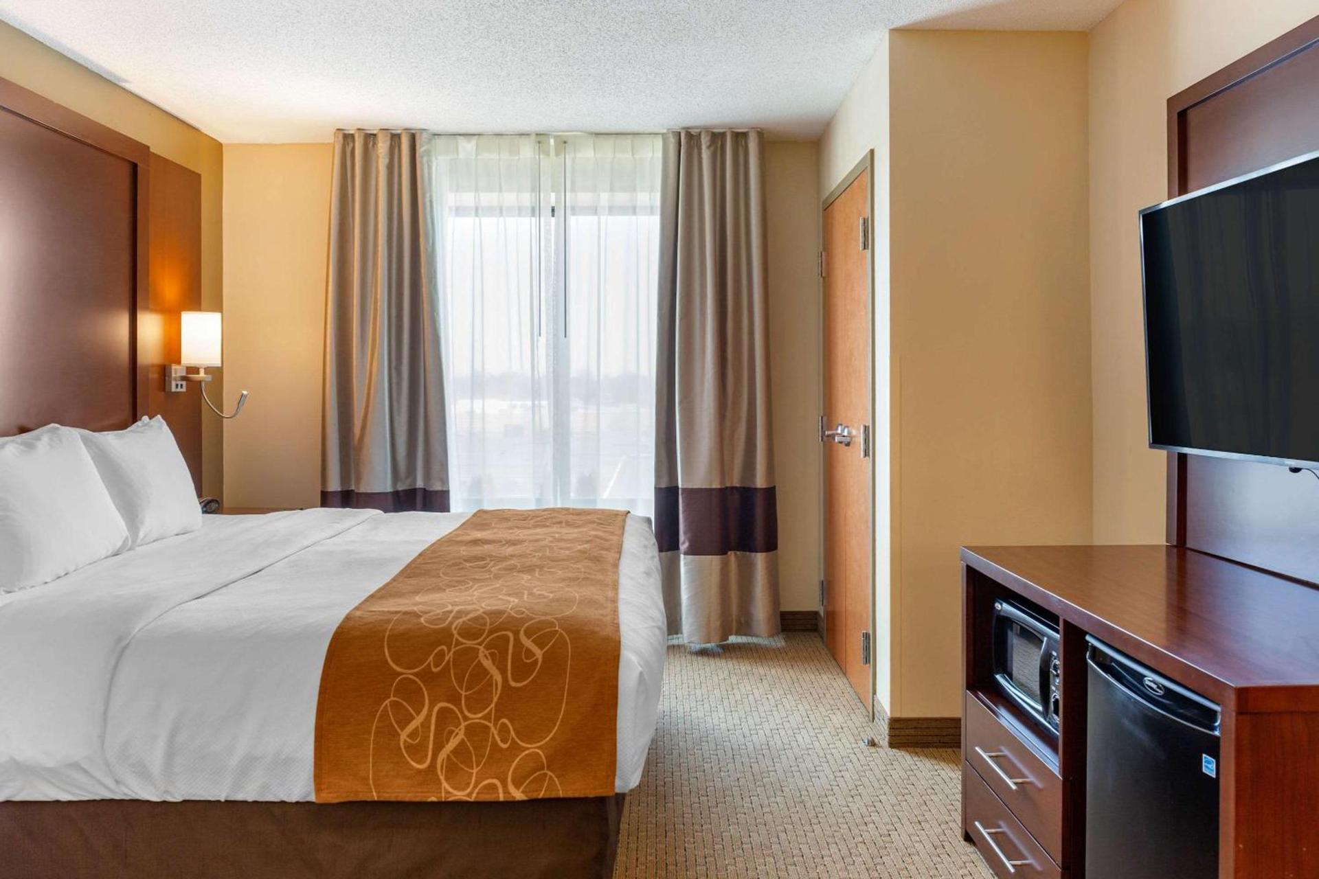 Comfort Suites Lancaster Amish Country photo 20
