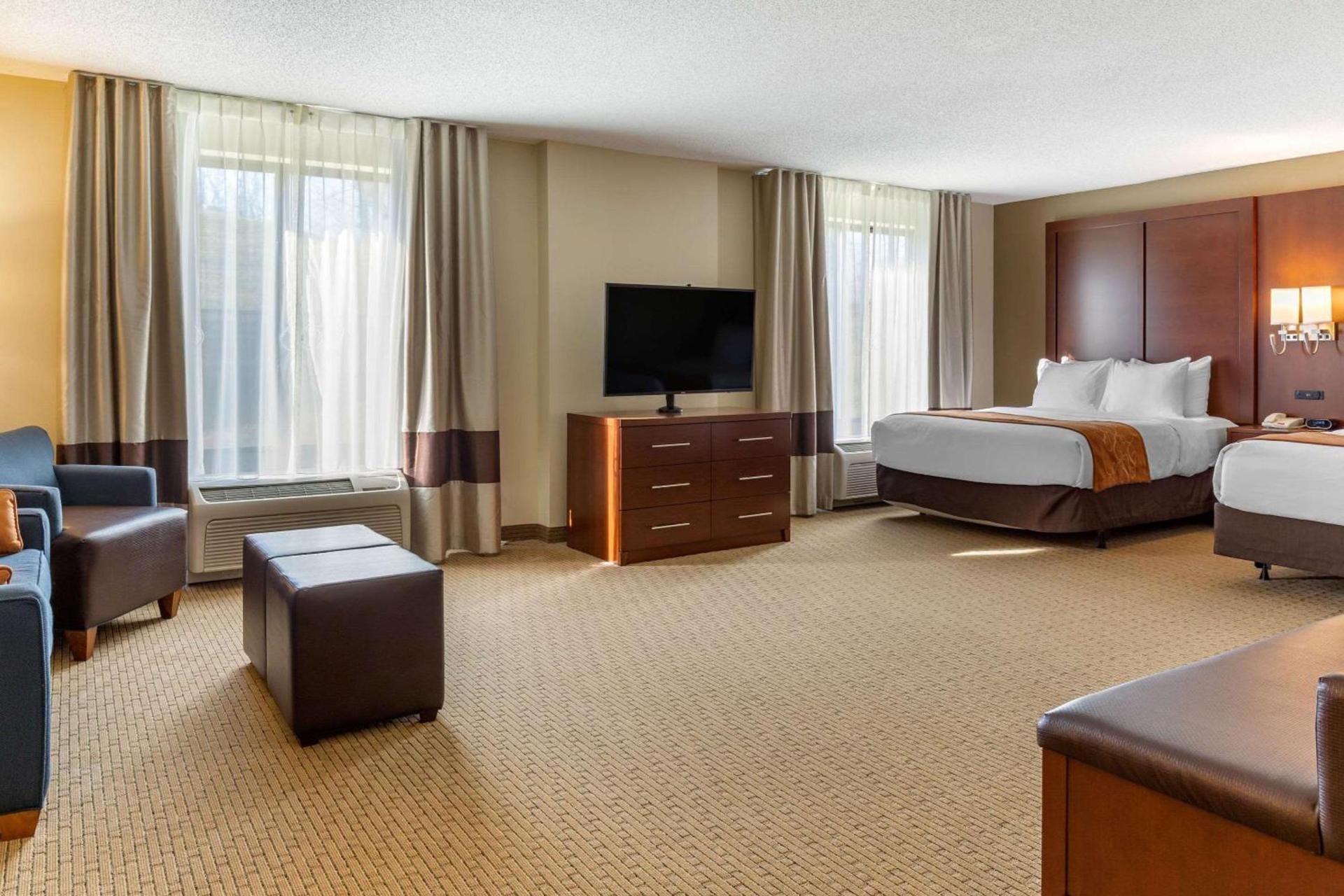 Comfort Suites Lancaster Amish Country photo 15