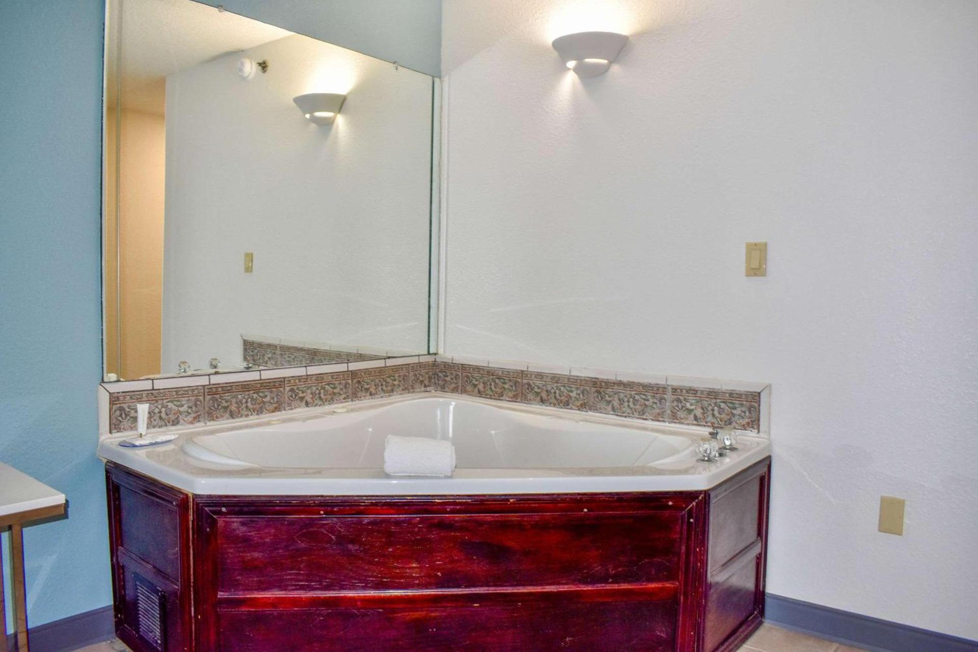 Clarion Pointe Vidalia - Lyons West photo 65