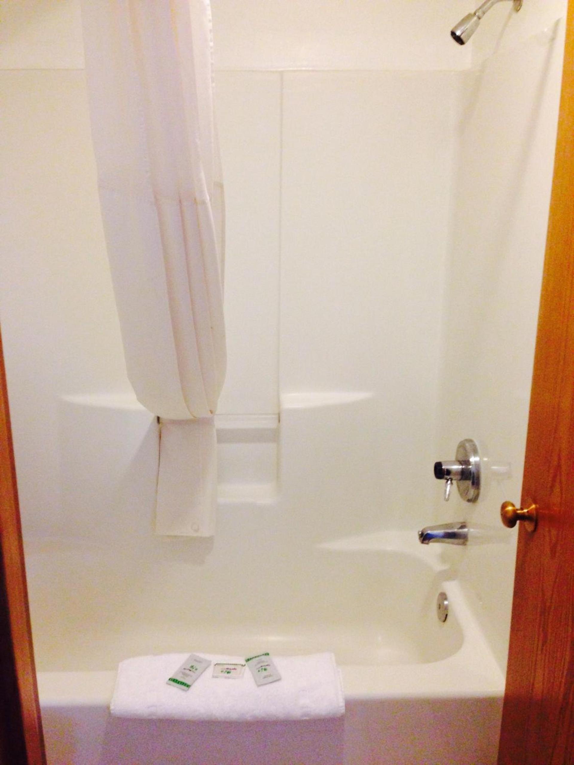 Bay City Inn photo 12
