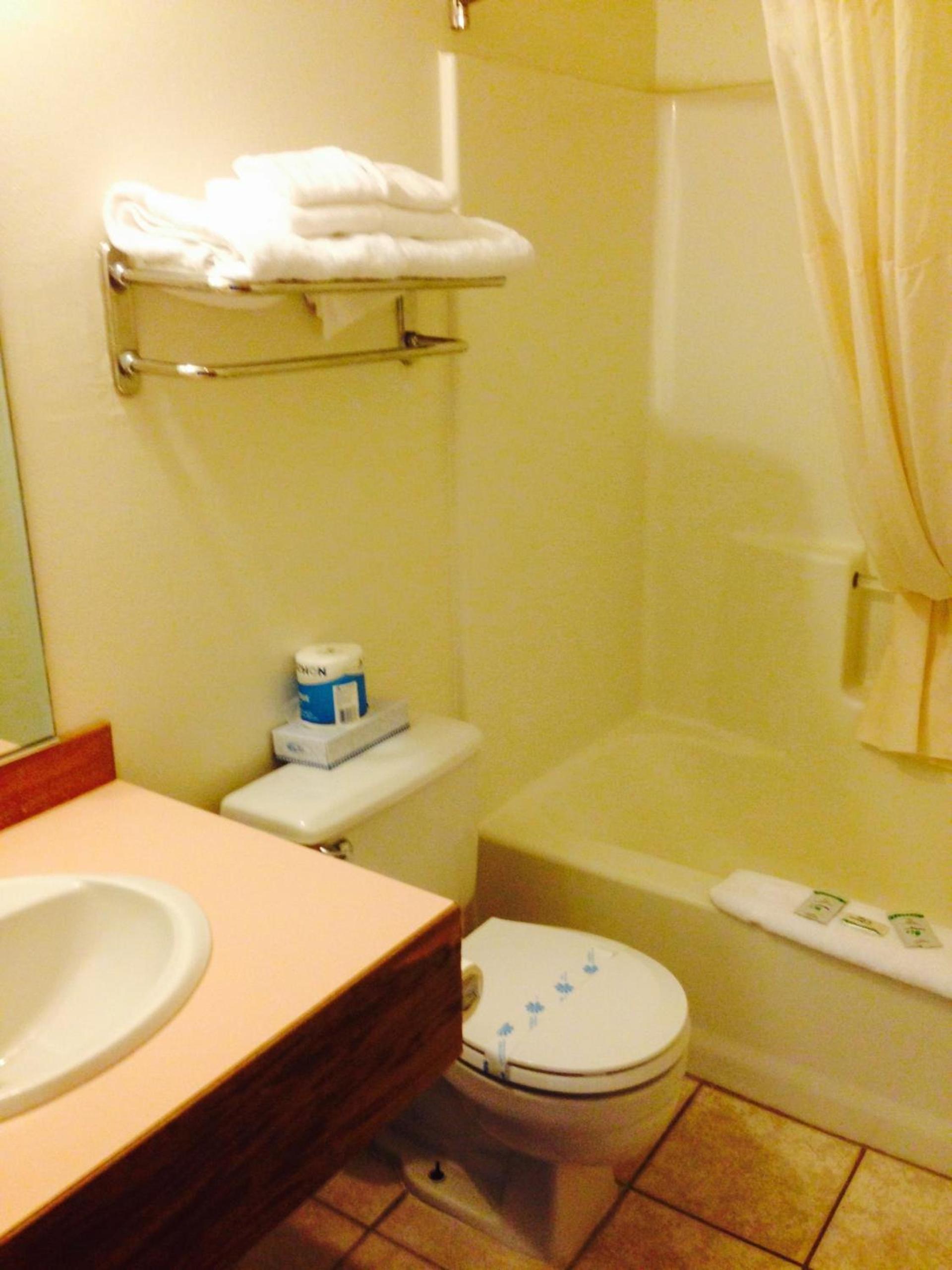 Bay City Inn photo 15