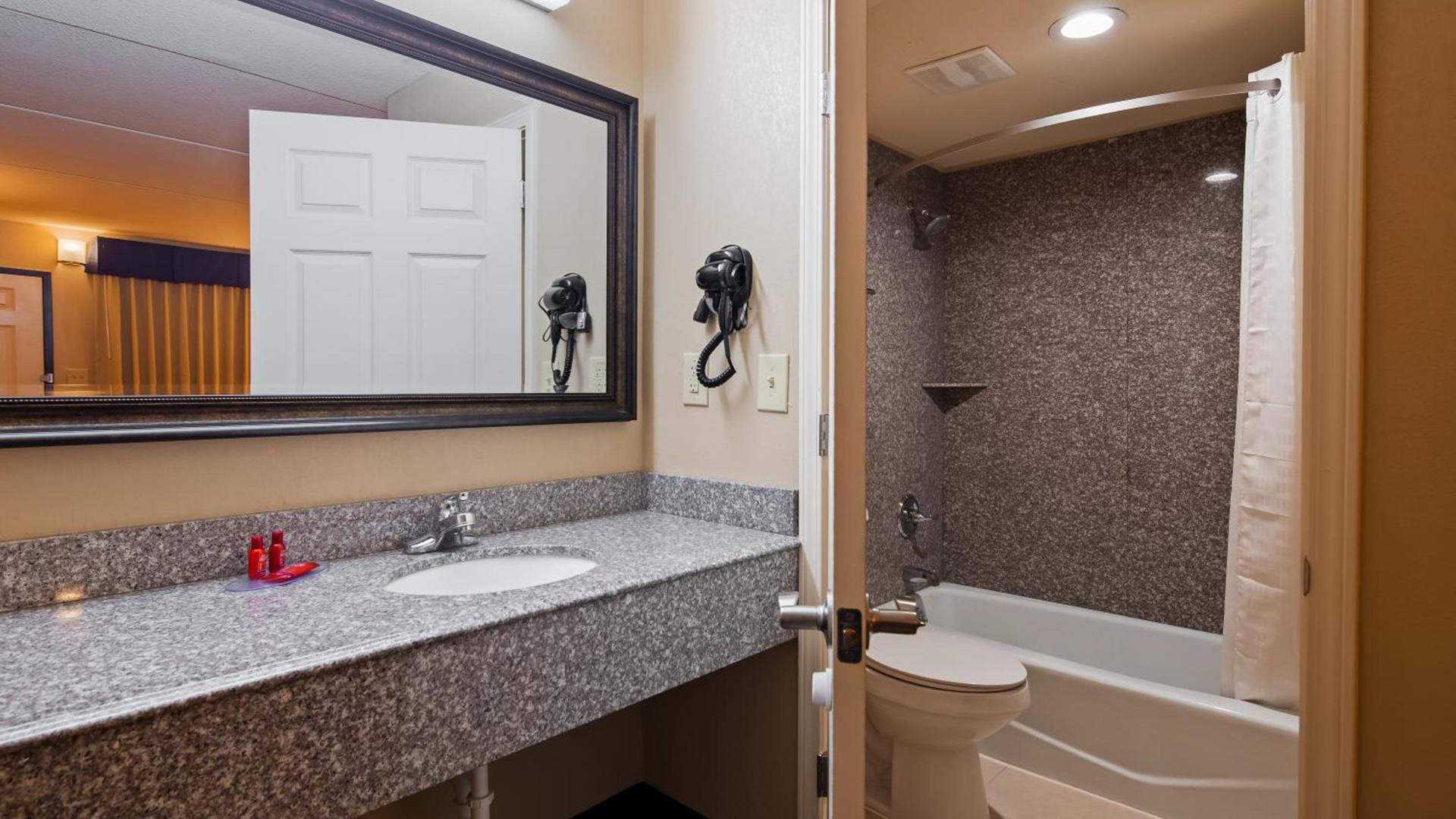 SureStay Hotel by Best Western Tupelo North photo 19