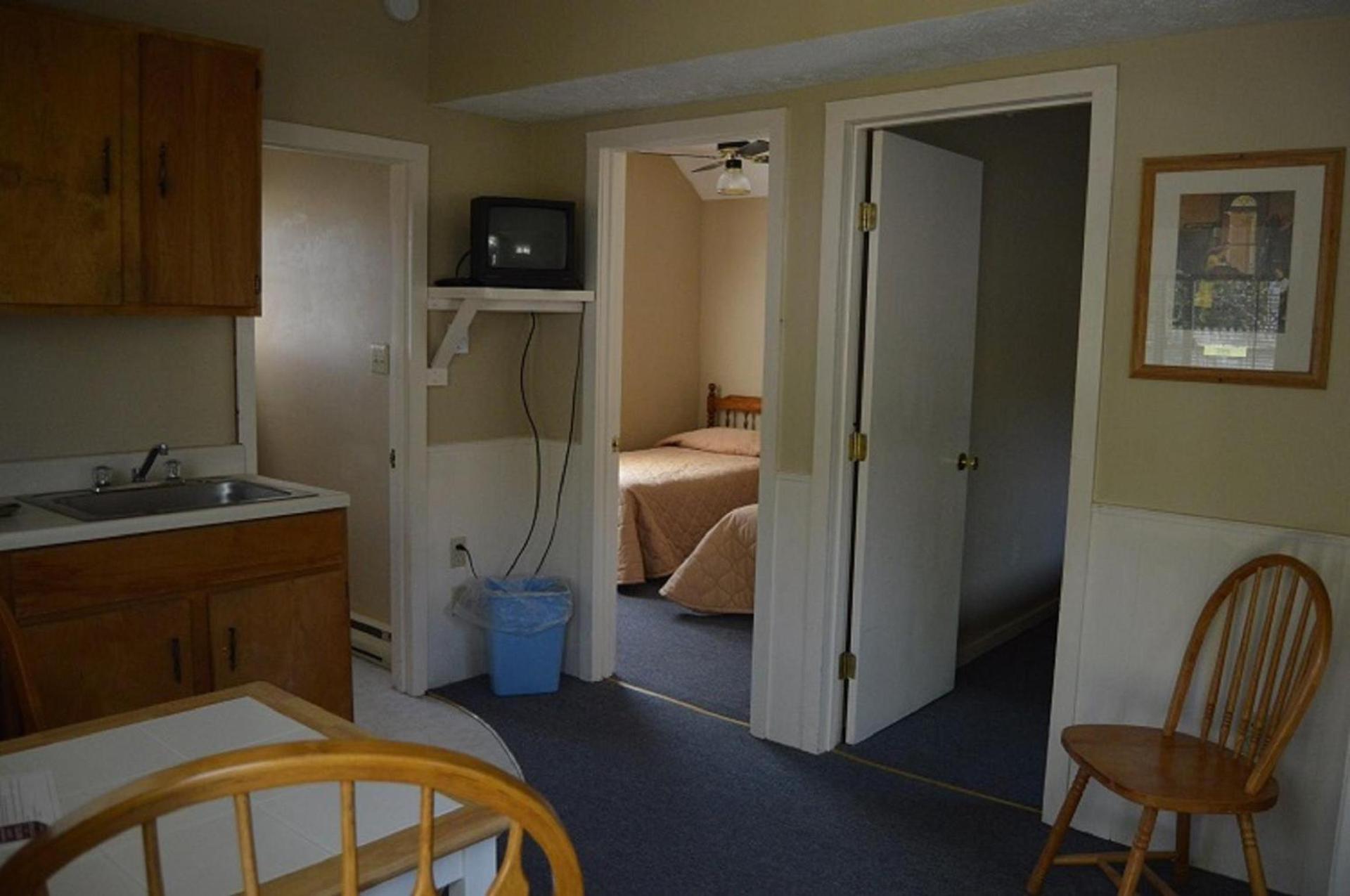Kennebunk Gallery Motel and Cottages photo 12