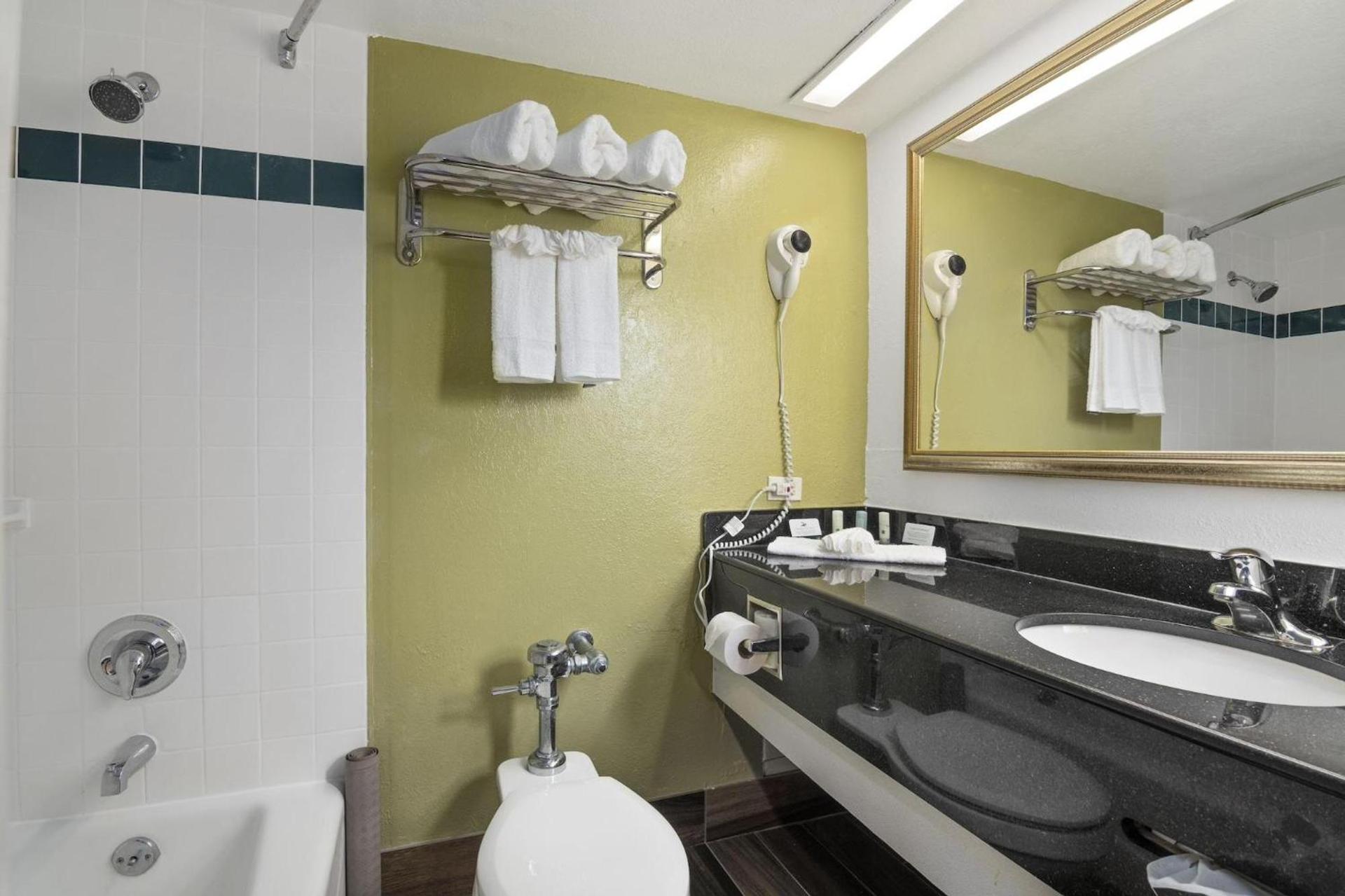 Quality Inn Tampa Airport - Cruise Port photo 15