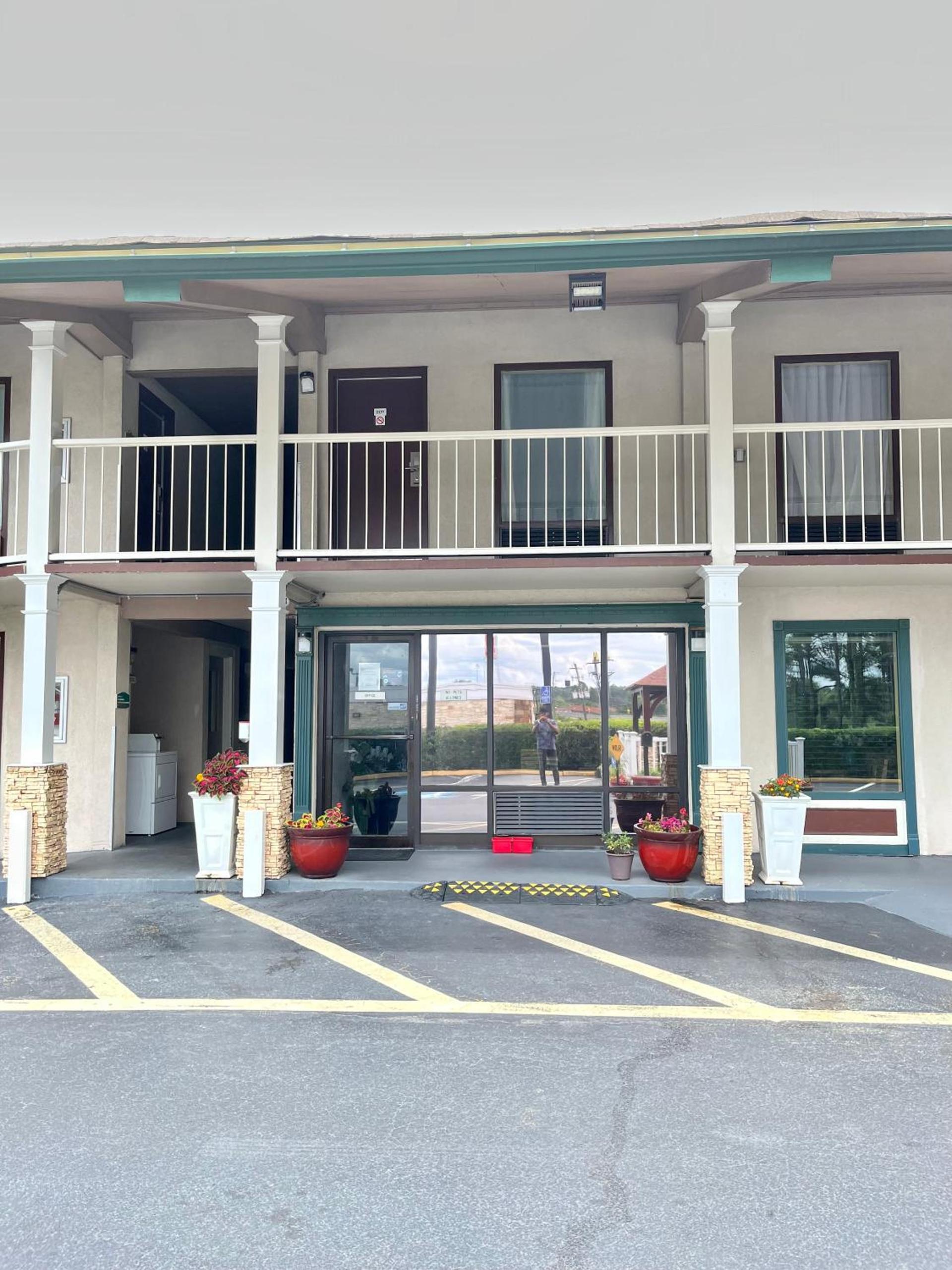 West Bank Inn photo 15