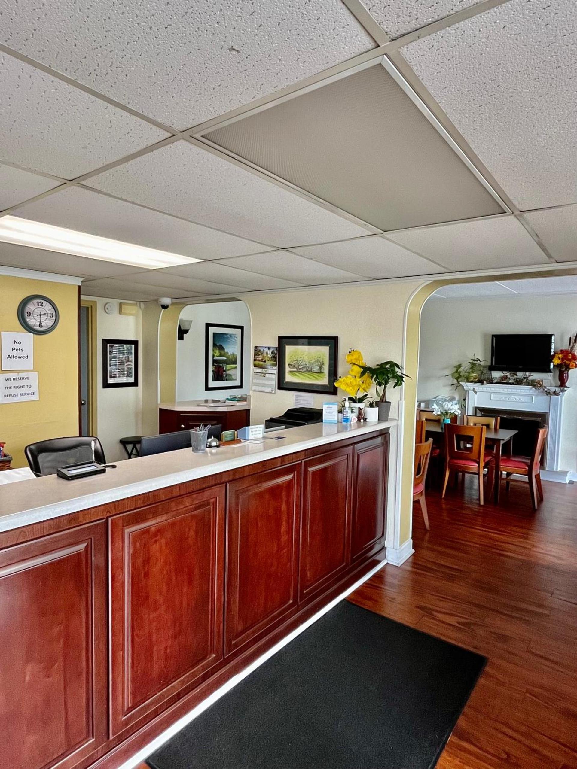 West Bank Inn photo 20