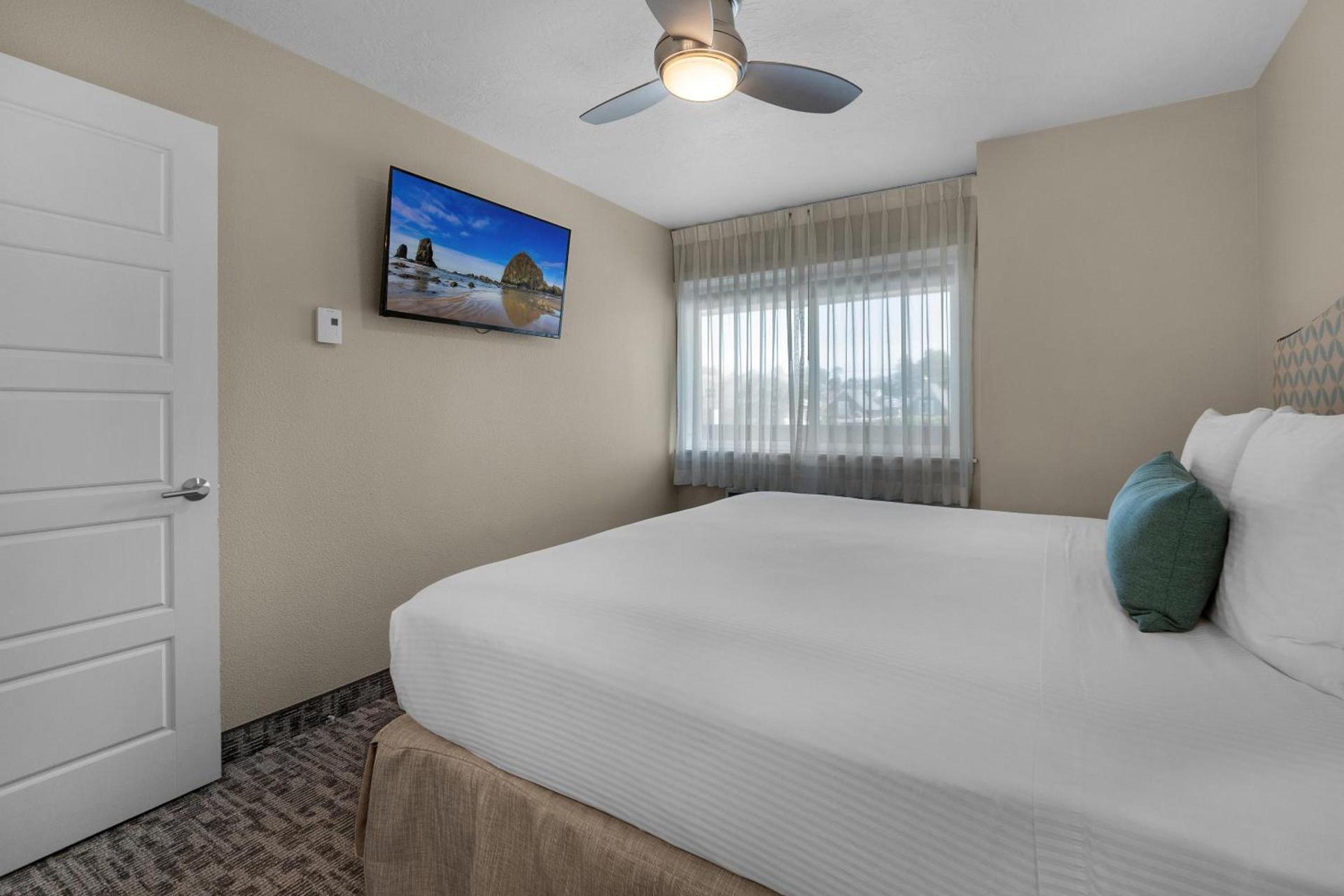 Pelican Shores Inn photo 20