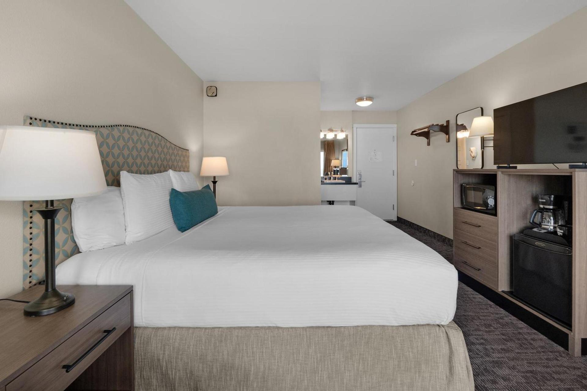 Pelican Shores Inn photo 24