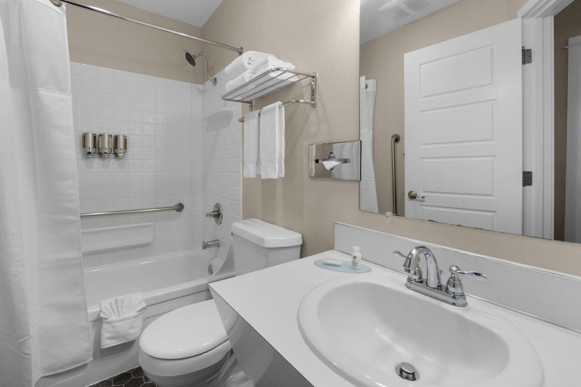 Pelican Shores Inn photo 22