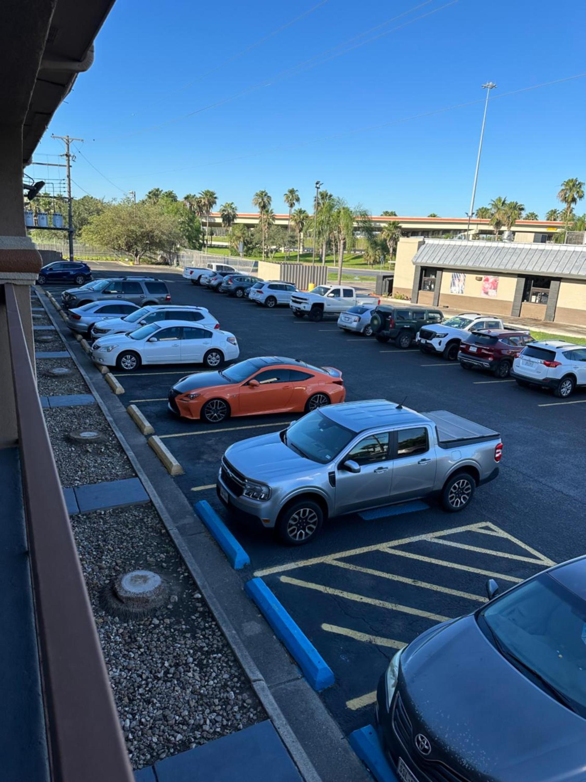 Lone Star Inn & Suites by OYO Harlingen TX photo 18