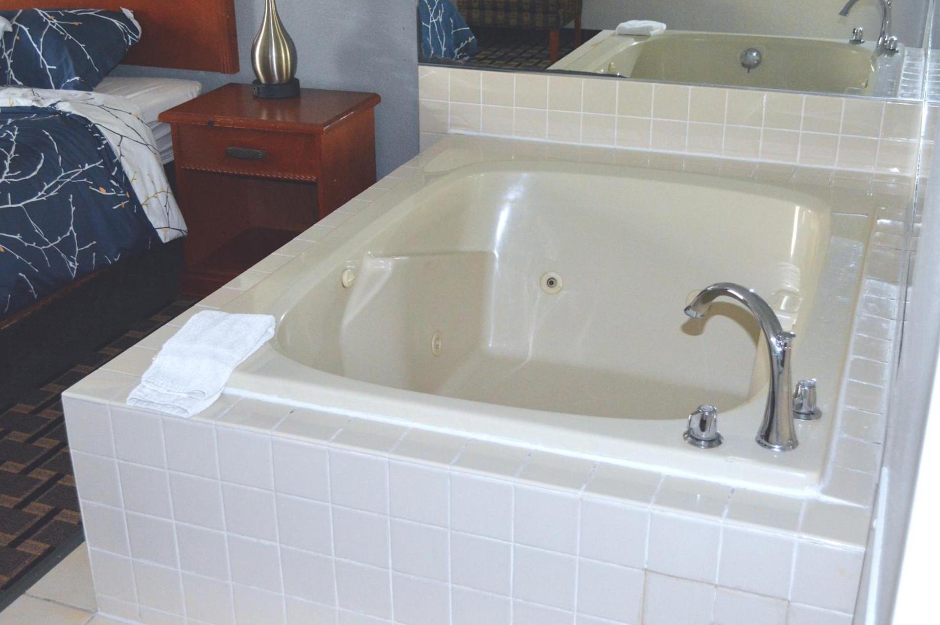 Americas Best Value Inn and Suites St. Cloud photo 16