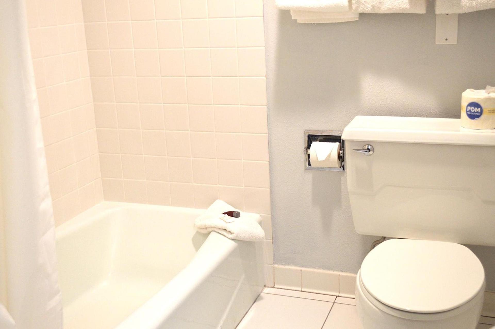 Americas Best Value Inn and Suites St. Cloud photo 13