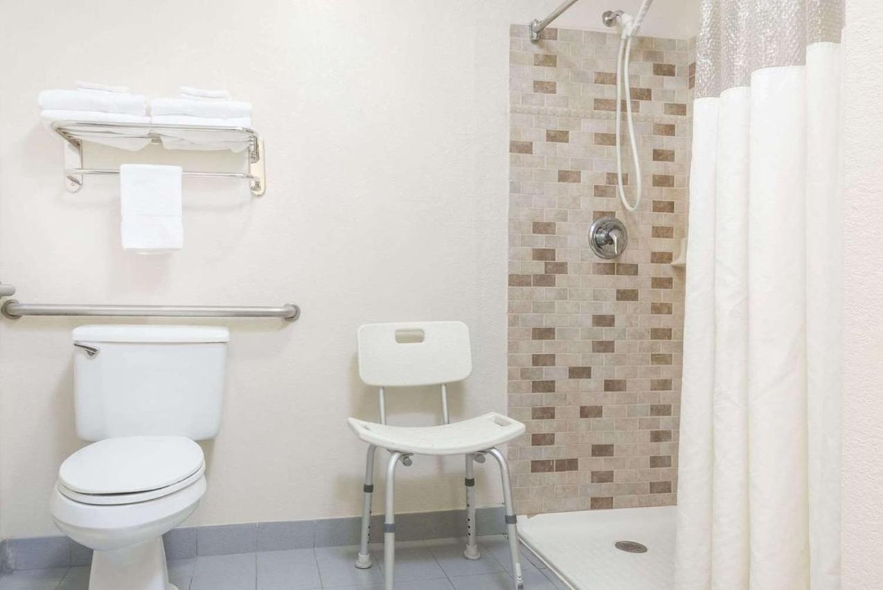 Days Inn by Wyndham Portland/Corpus Christi photo 25