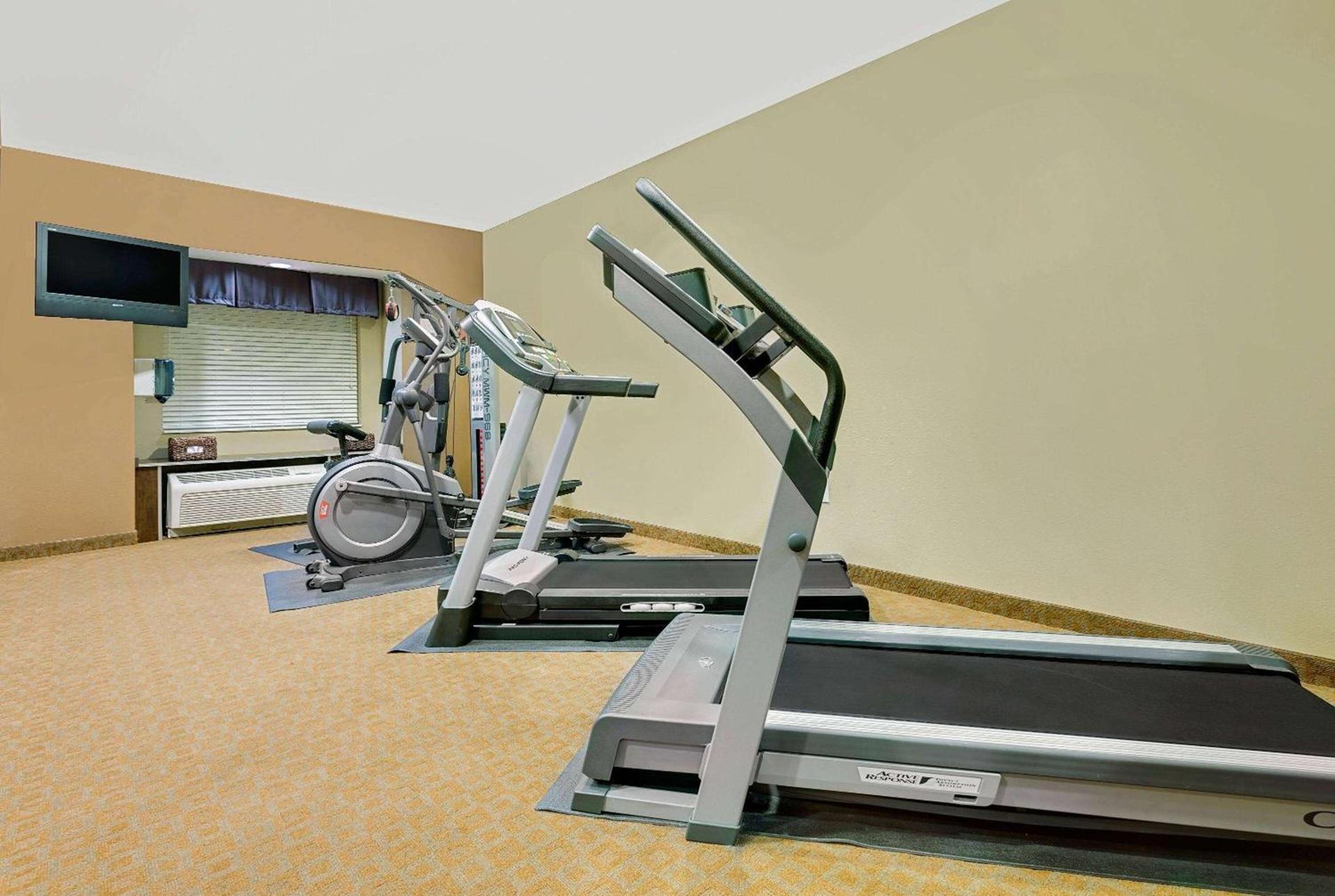 Microtel by Wyndham Perry National Fairground Area I-75 photo 12