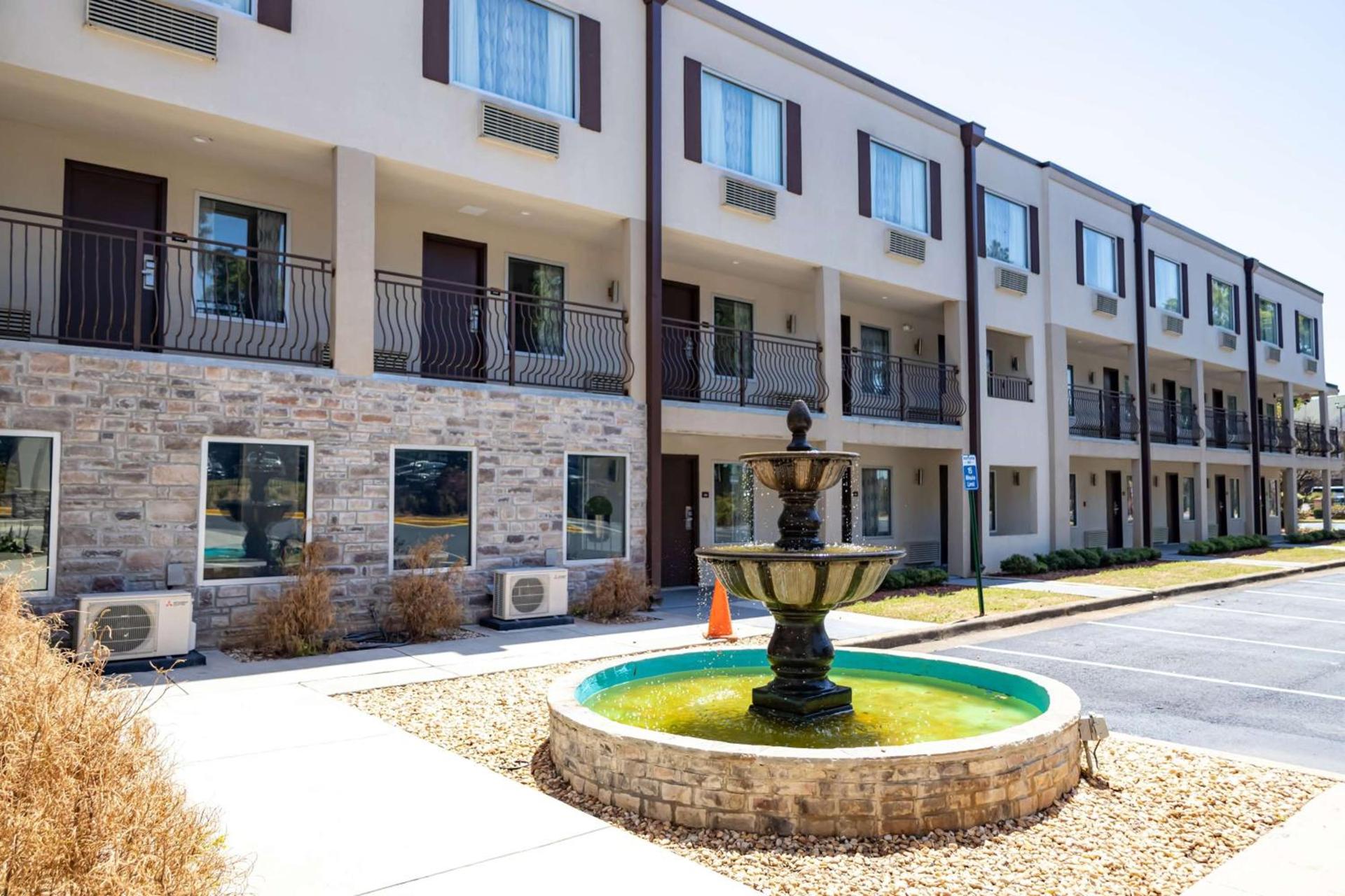 Baymont by Wyndham College Park Atlanta Airport South photo 1