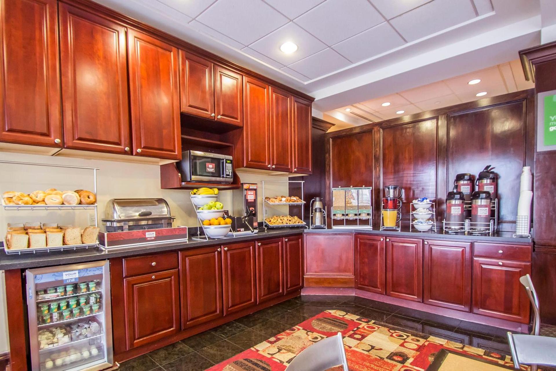 Comfort Suites at Woodbridge photo 10