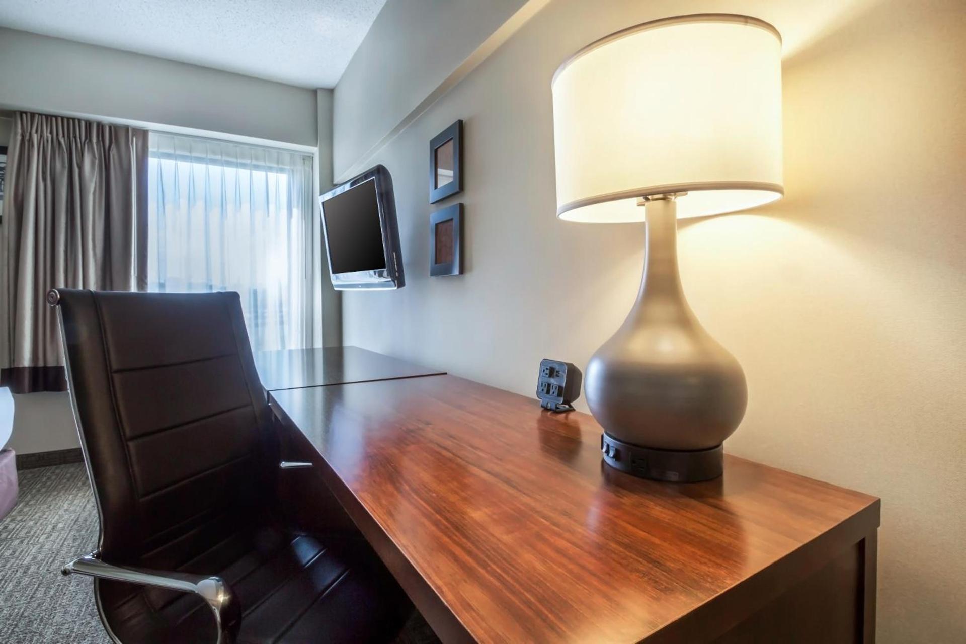 Comfort Suites at Woodbridge photo 31
