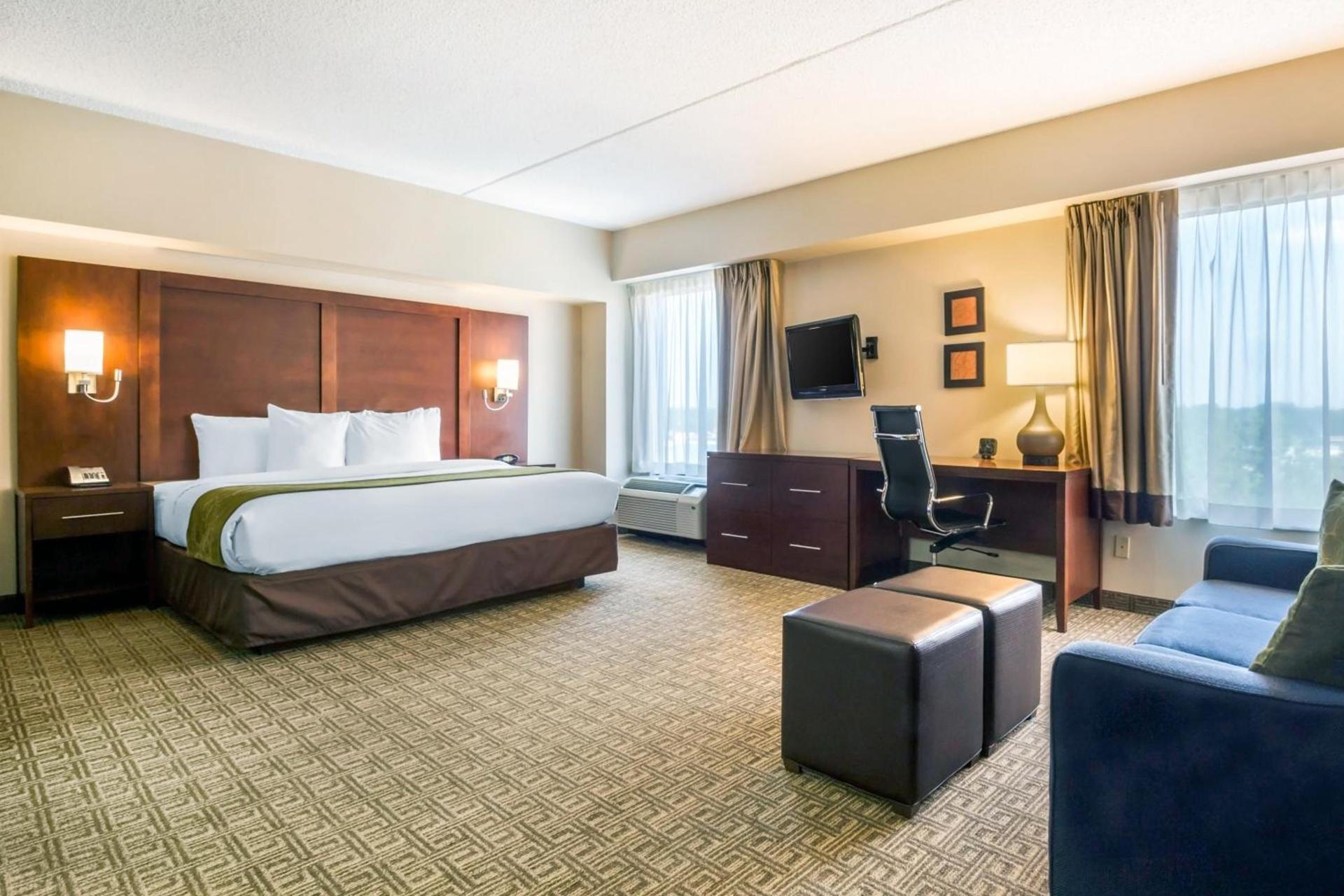 Comfort Suites at Woodbridge photo 36