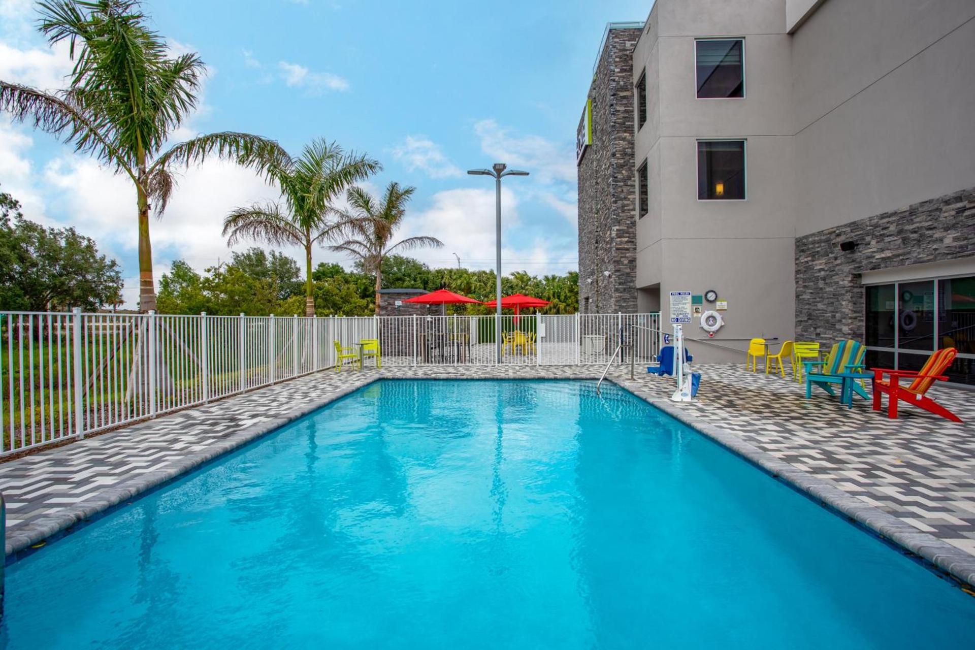 Home2 Suites By Hilton Vero Beach I-95 photo 32
