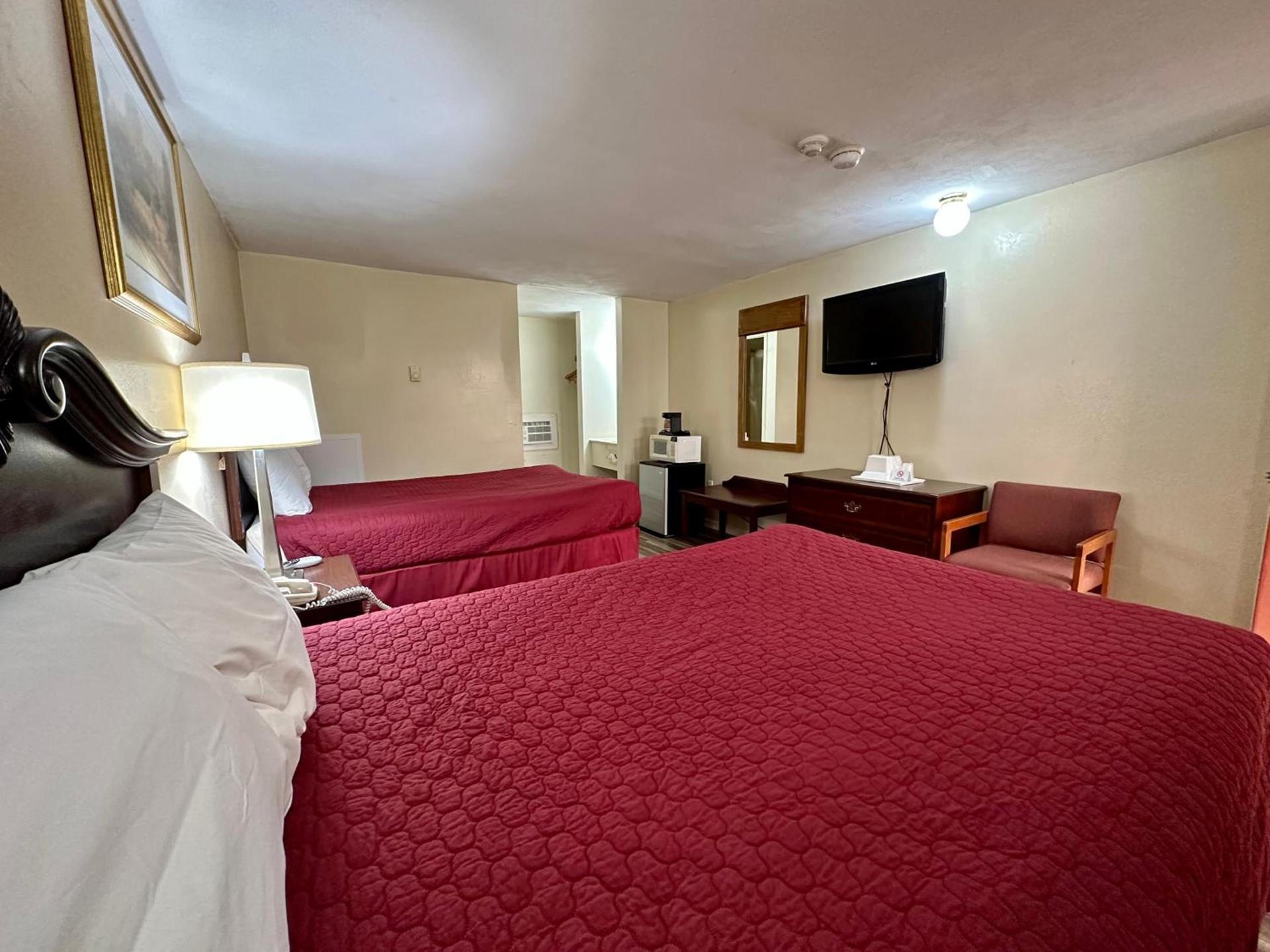 Red Carpet Inn Pulaski photo 18