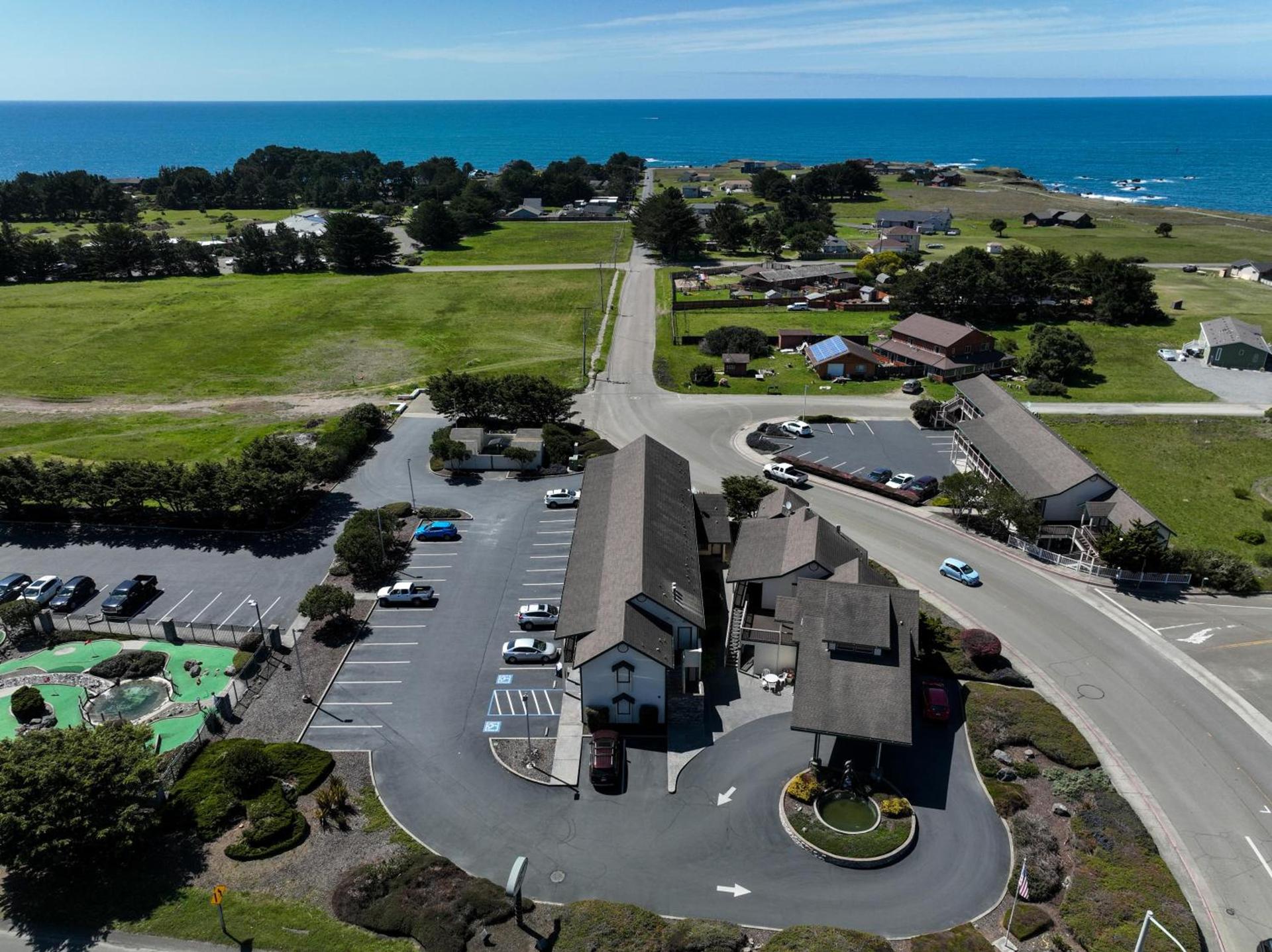 Emerald Dolphin Inn & Mini Golf photo 27