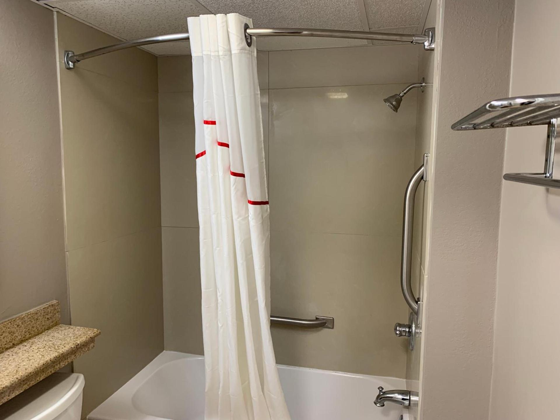 Red Roof Inn & Suites Vineland - Buena photo 20