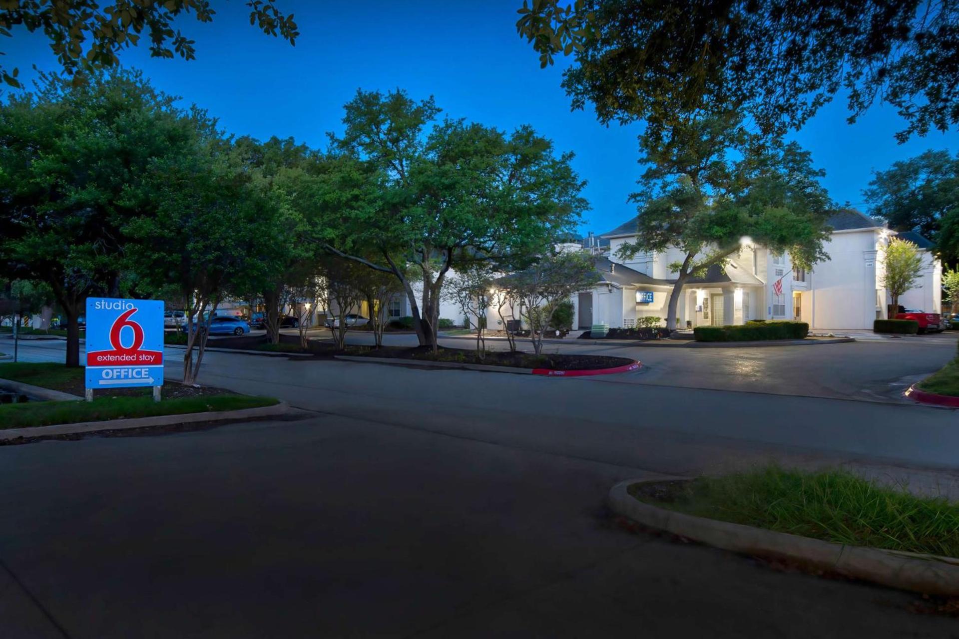 Studio 6-San Antonio, TX - Medical Center photo 2