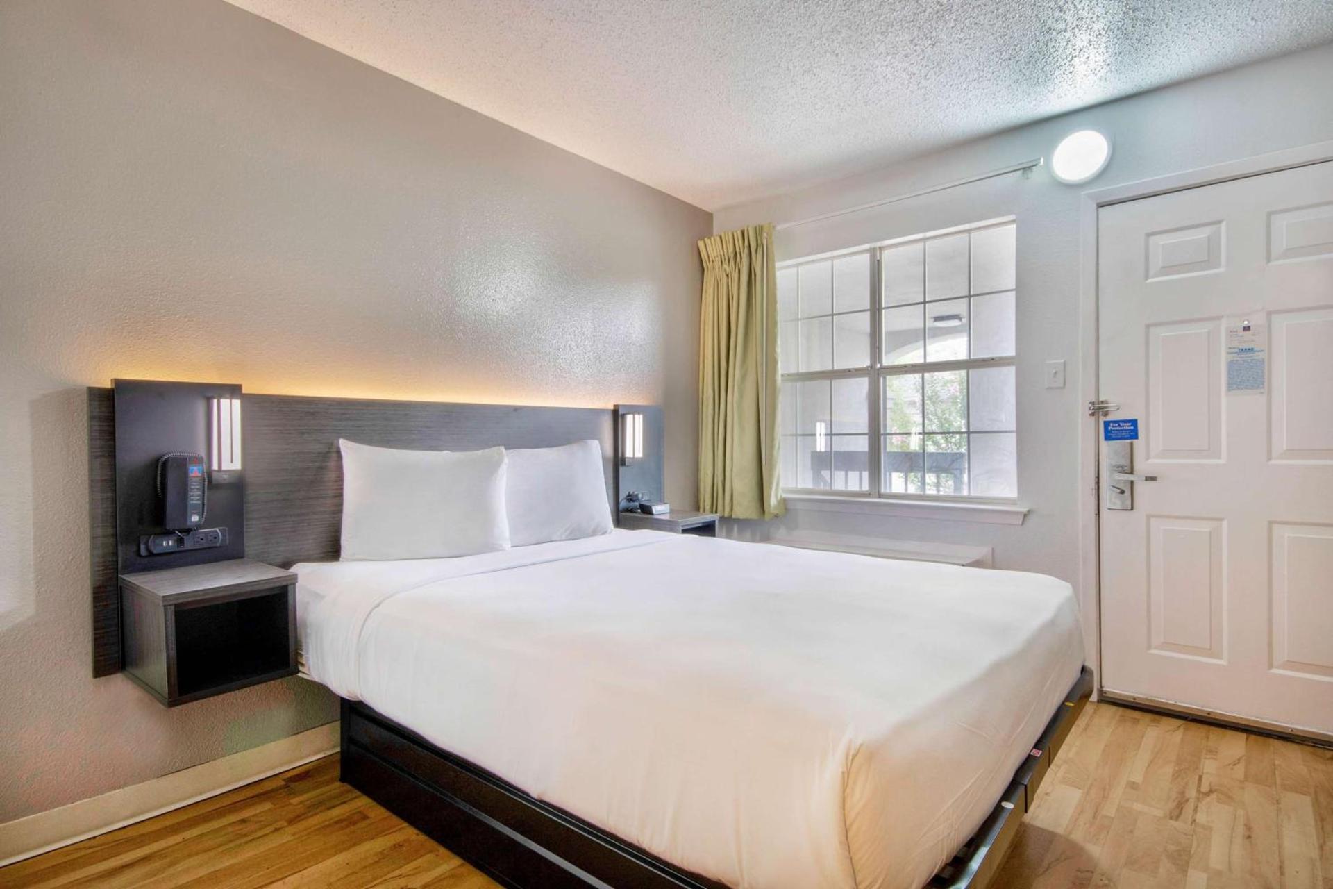 Studio 6-San Antonio, TX - Medical Center photo 10