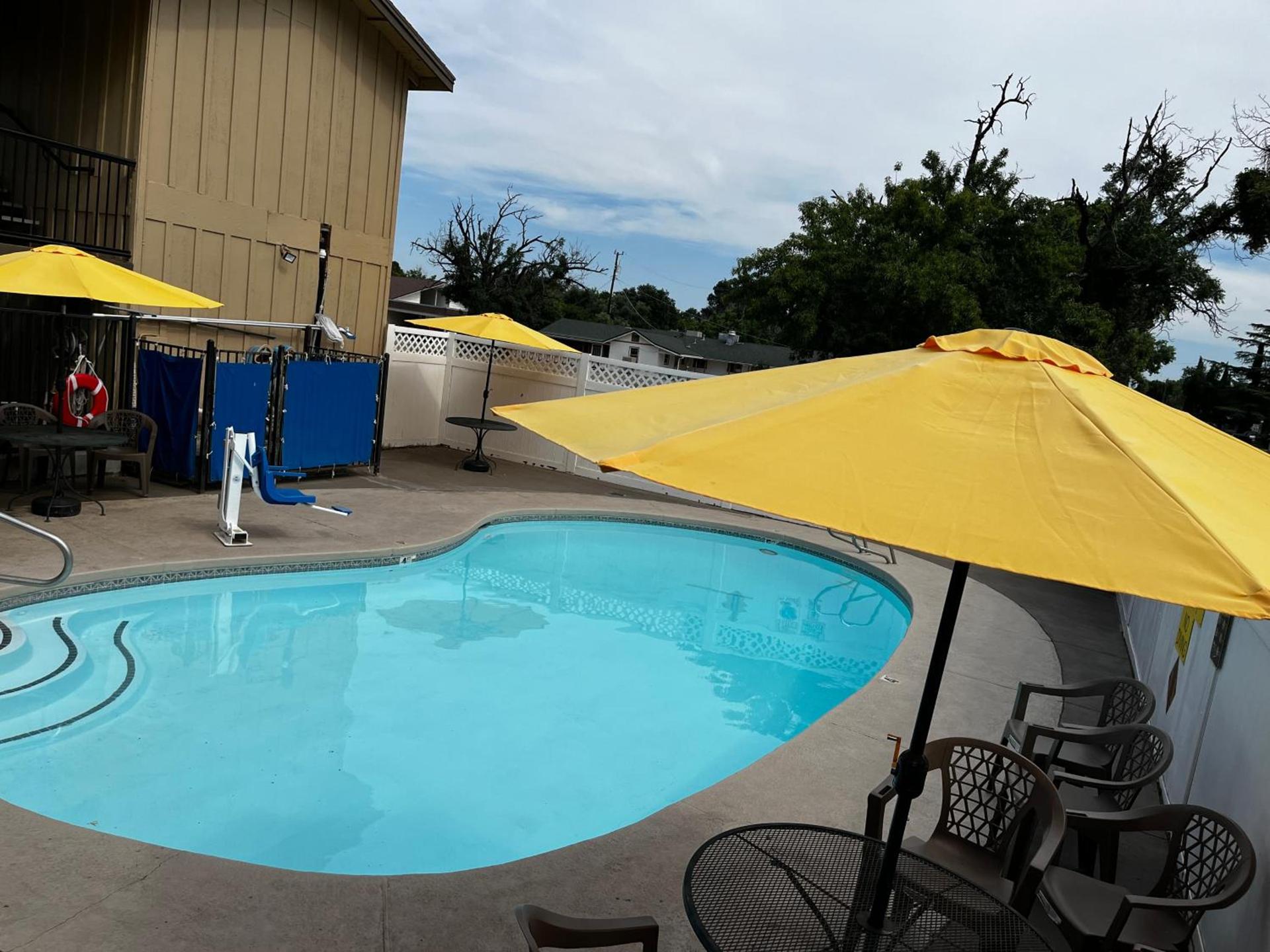 Super 8 by Wyndham Red Bluff photo 47