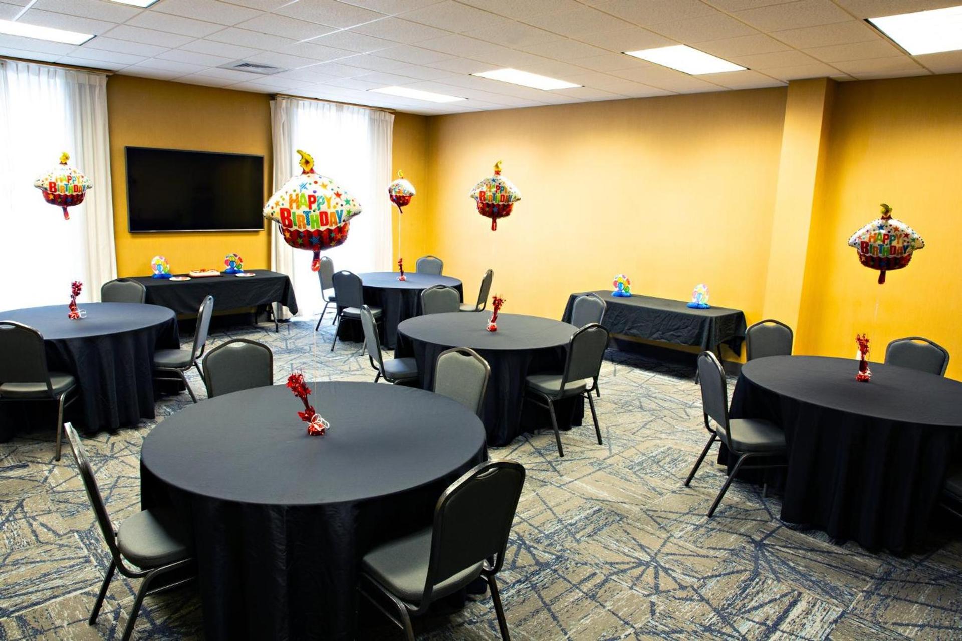 Holiday Inn Express & Suites Harrisburg West photo 35