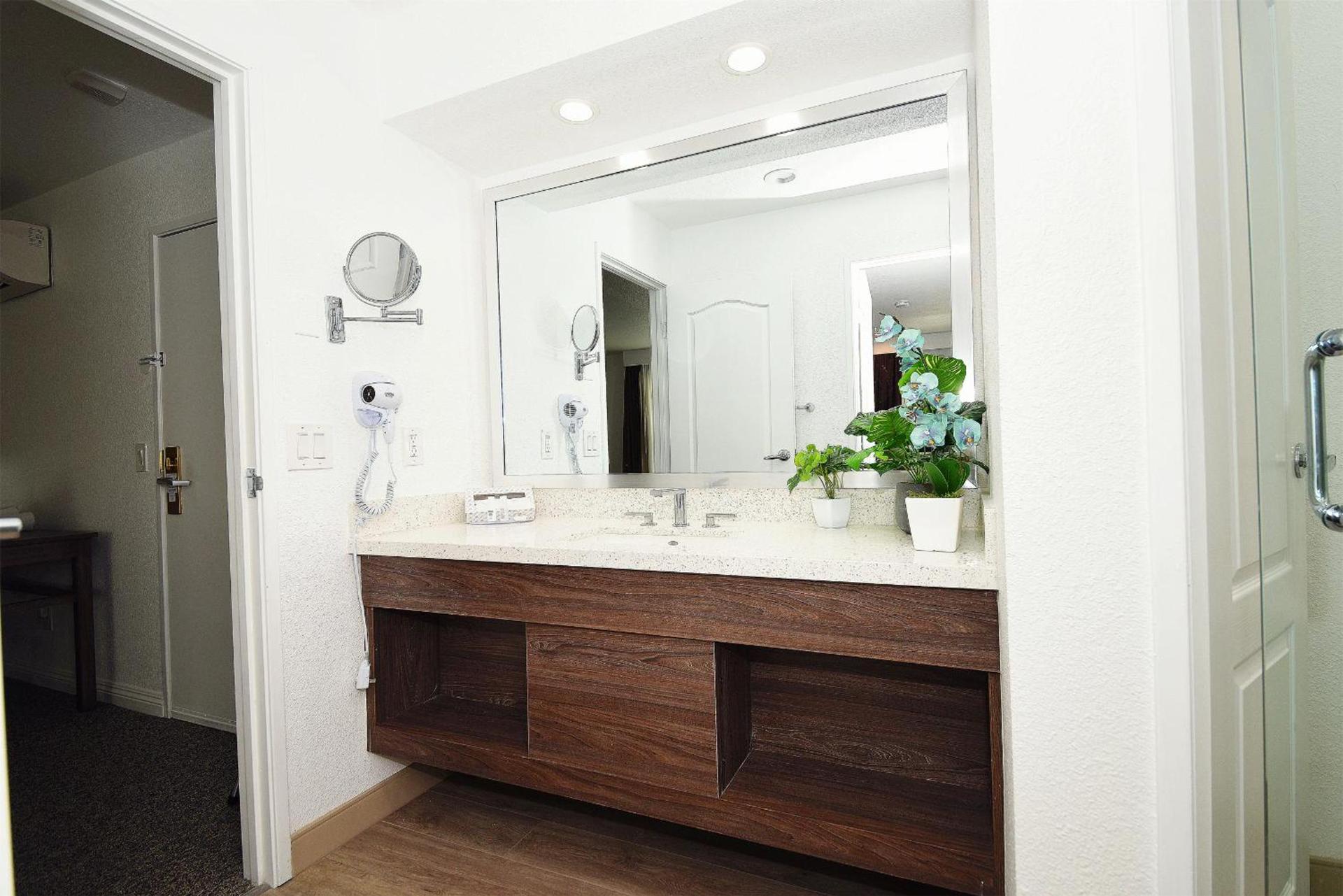 Serene Vegas Boutique Hotel Las Vegas photo 26