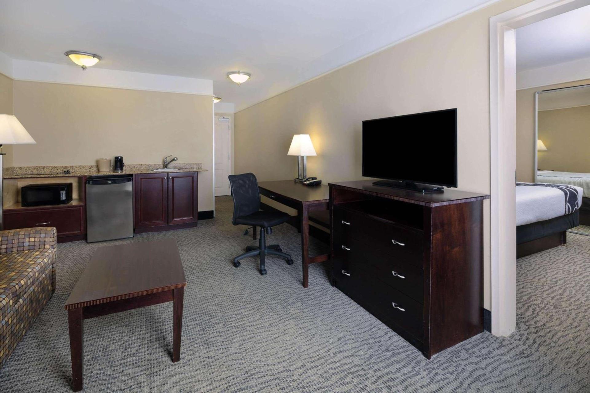 La Quinta by Wyndham Savannah Airport - Pooler photo 21